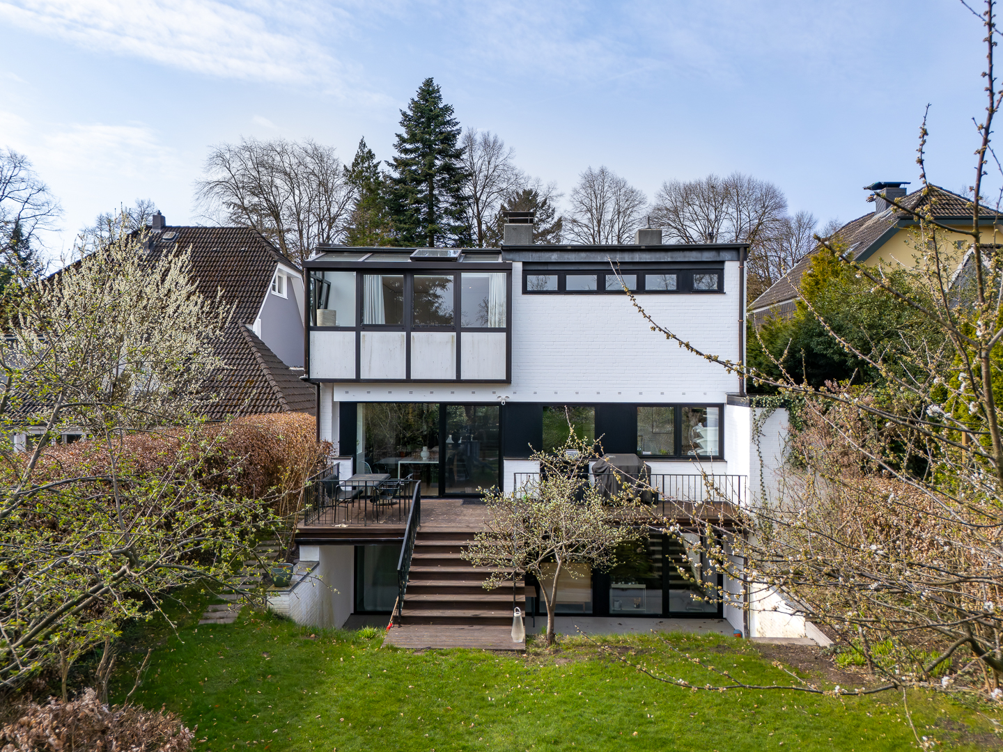 Klarheit, Raum und Stil – ein einzigartiges Architektenhaus in Bargteheides Bestlage