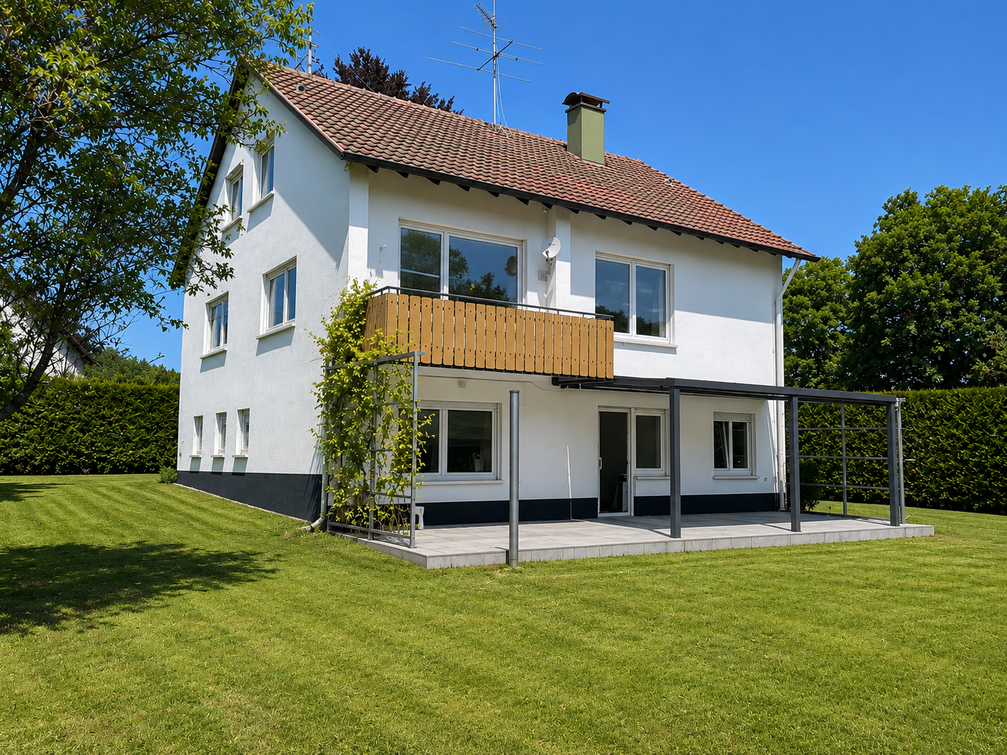 Großzügiges Haus mit zwei Wohneinheiten in schöner, ruhiger Lage