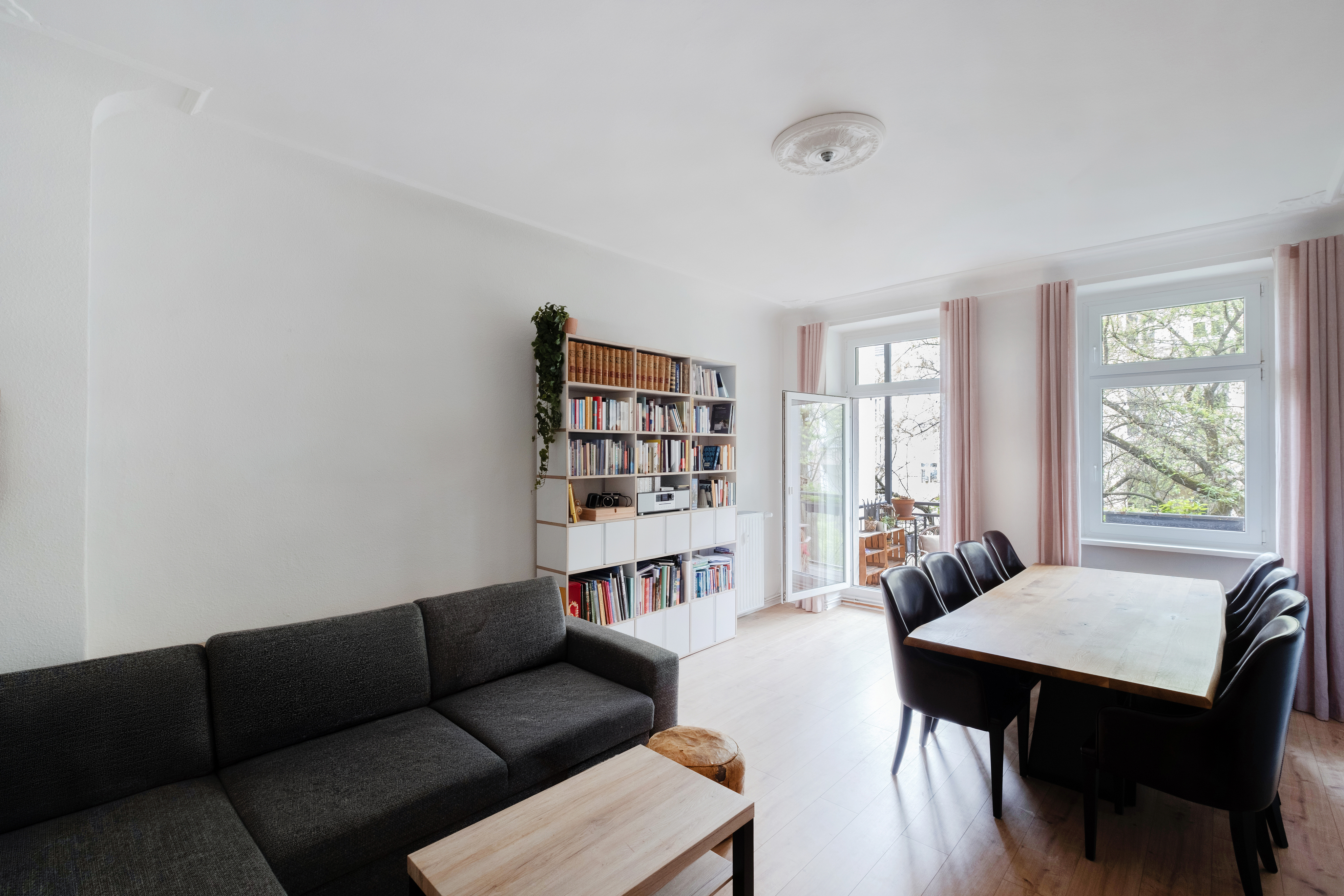 Spacious apartment with quiet balcony in the heart of Bötzowkiez