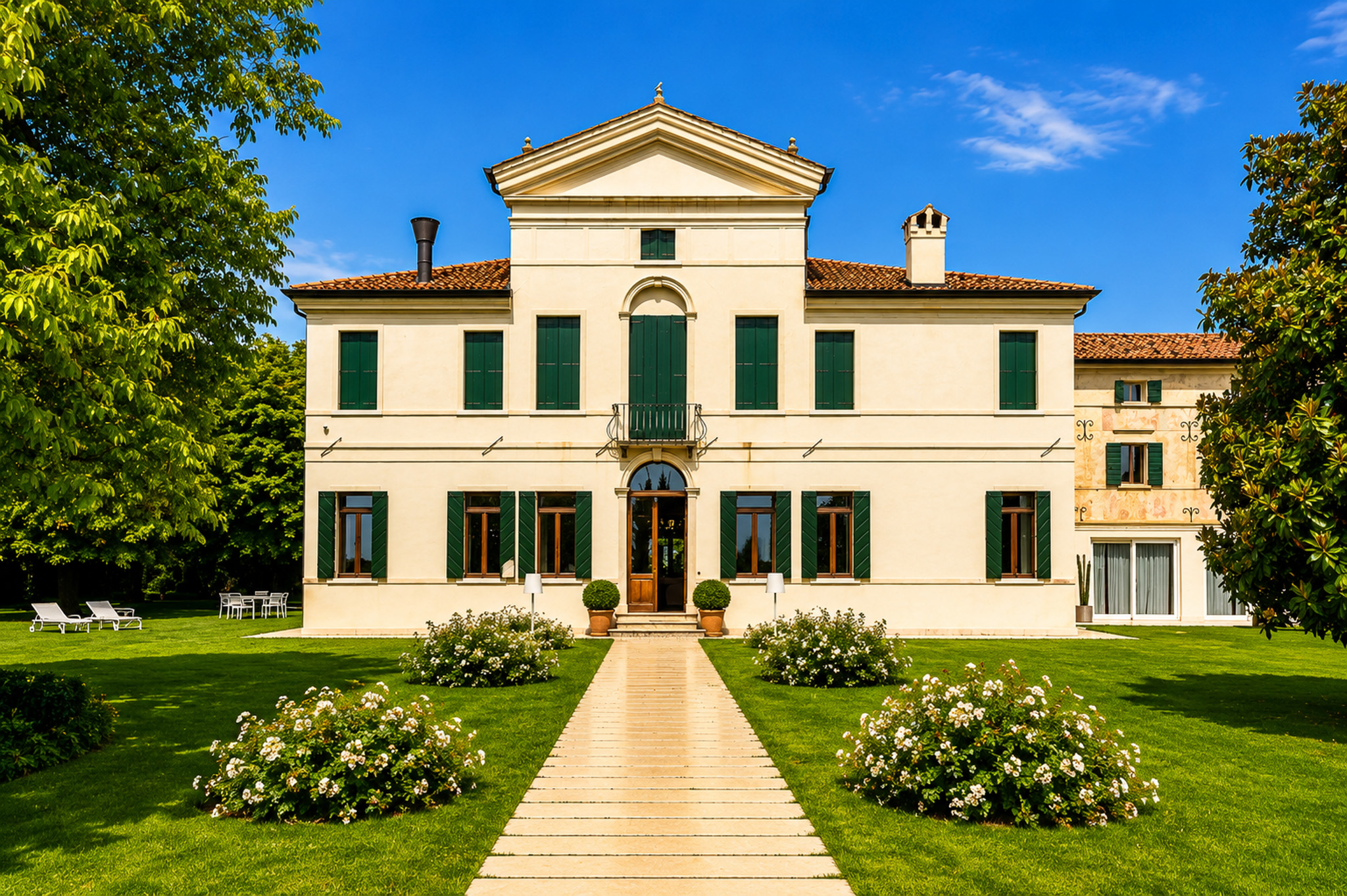 Prestigious 17th-century Venetian Villa at the Foot of Montello