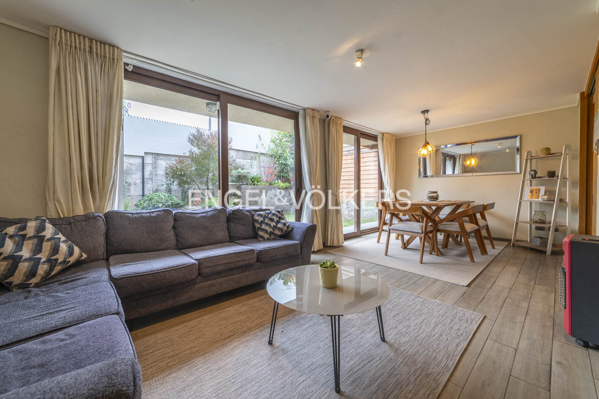 Casa Mediterránea con quincho y piscina