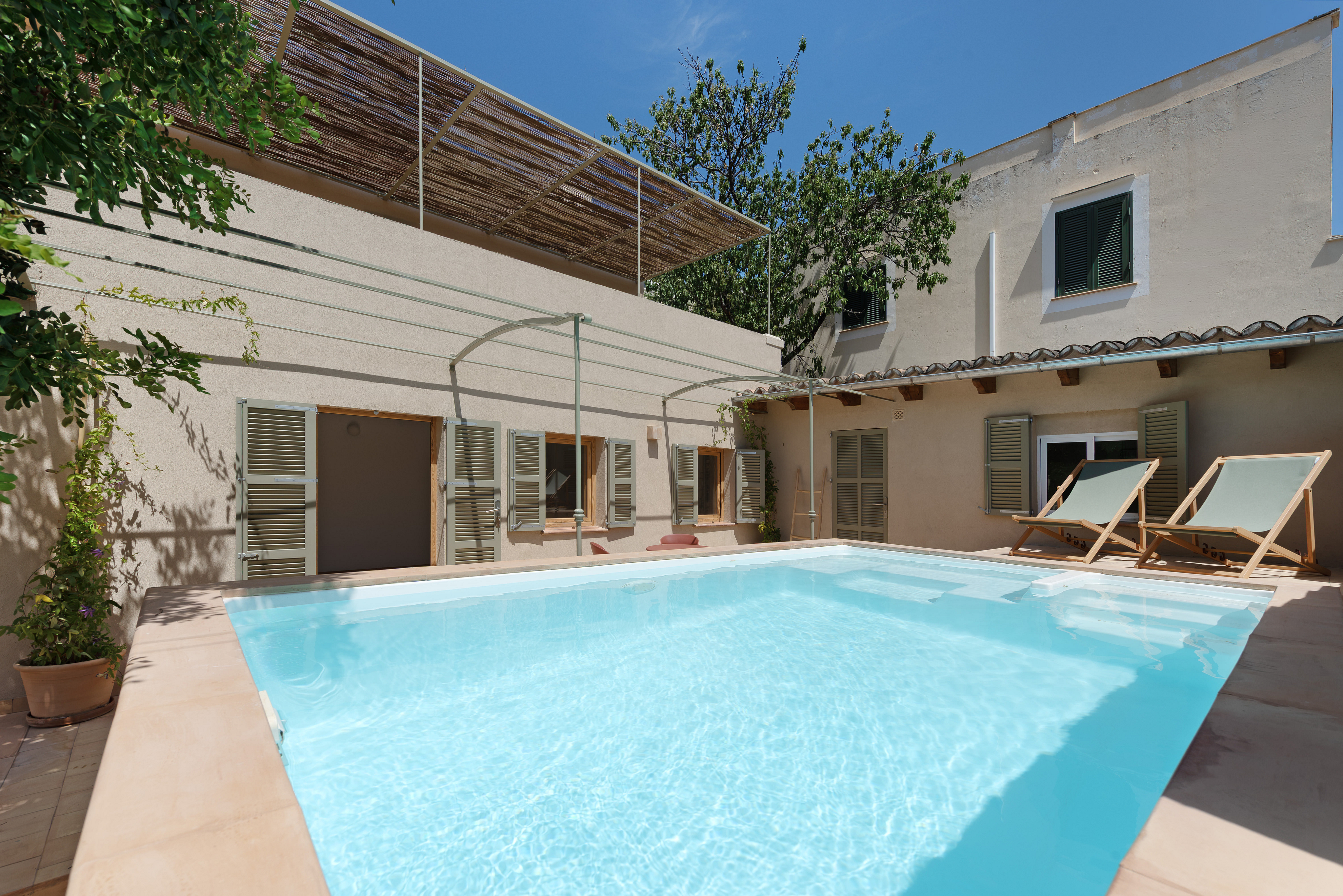 Charming Fully Renovated House with Pool in Genova