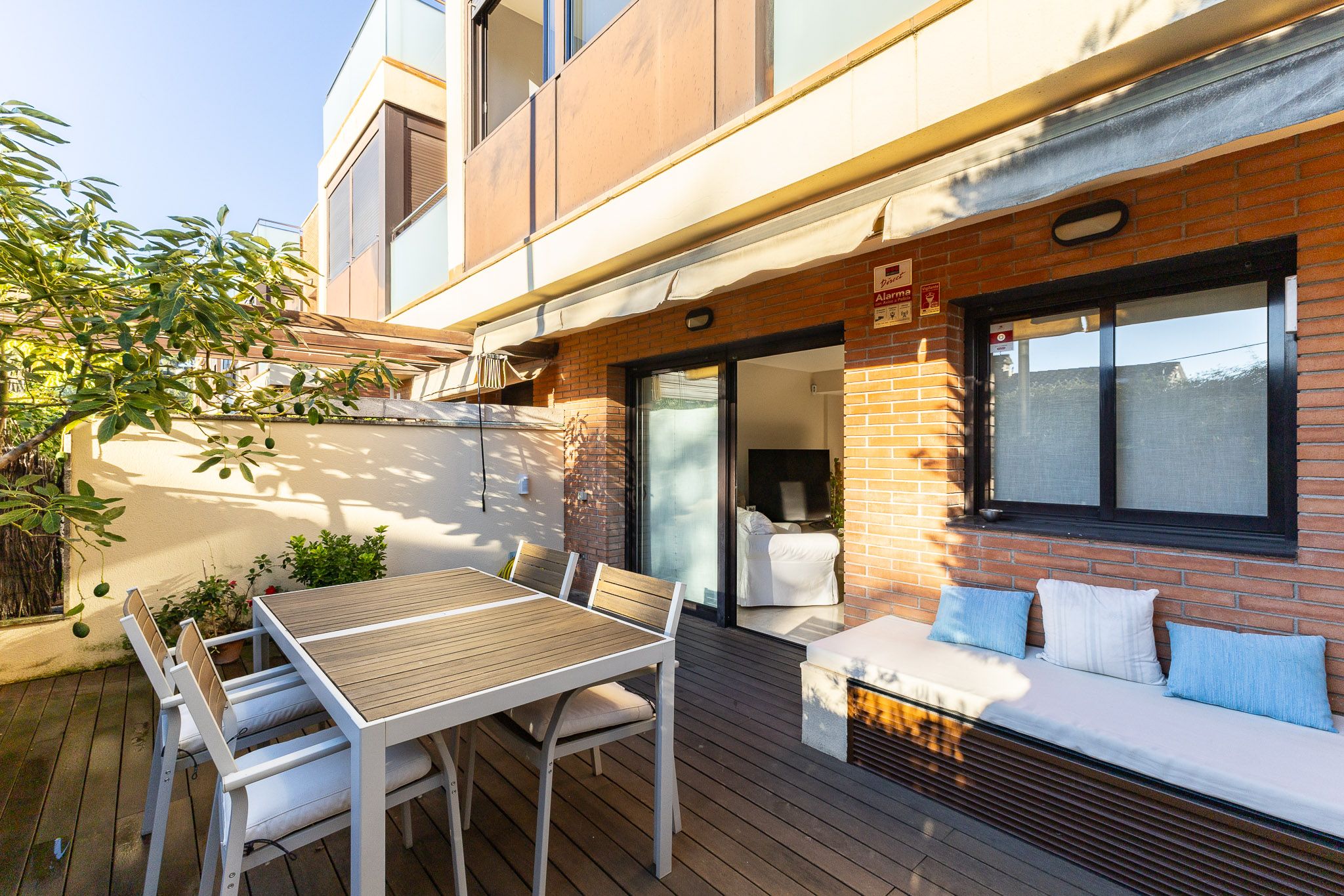 Four-story house for long-term rent in Cabrils