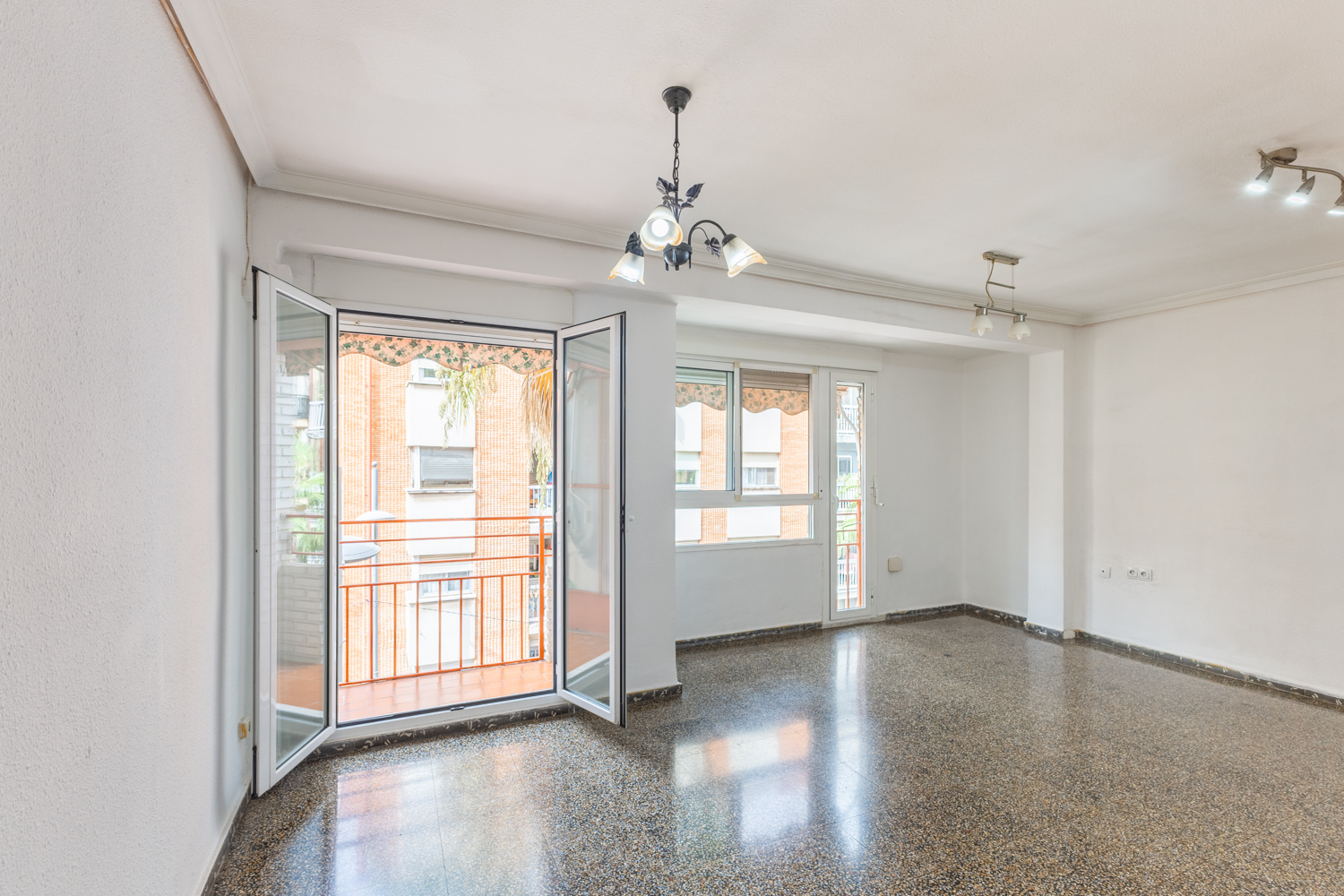 Property with transformation potential in Burjassot