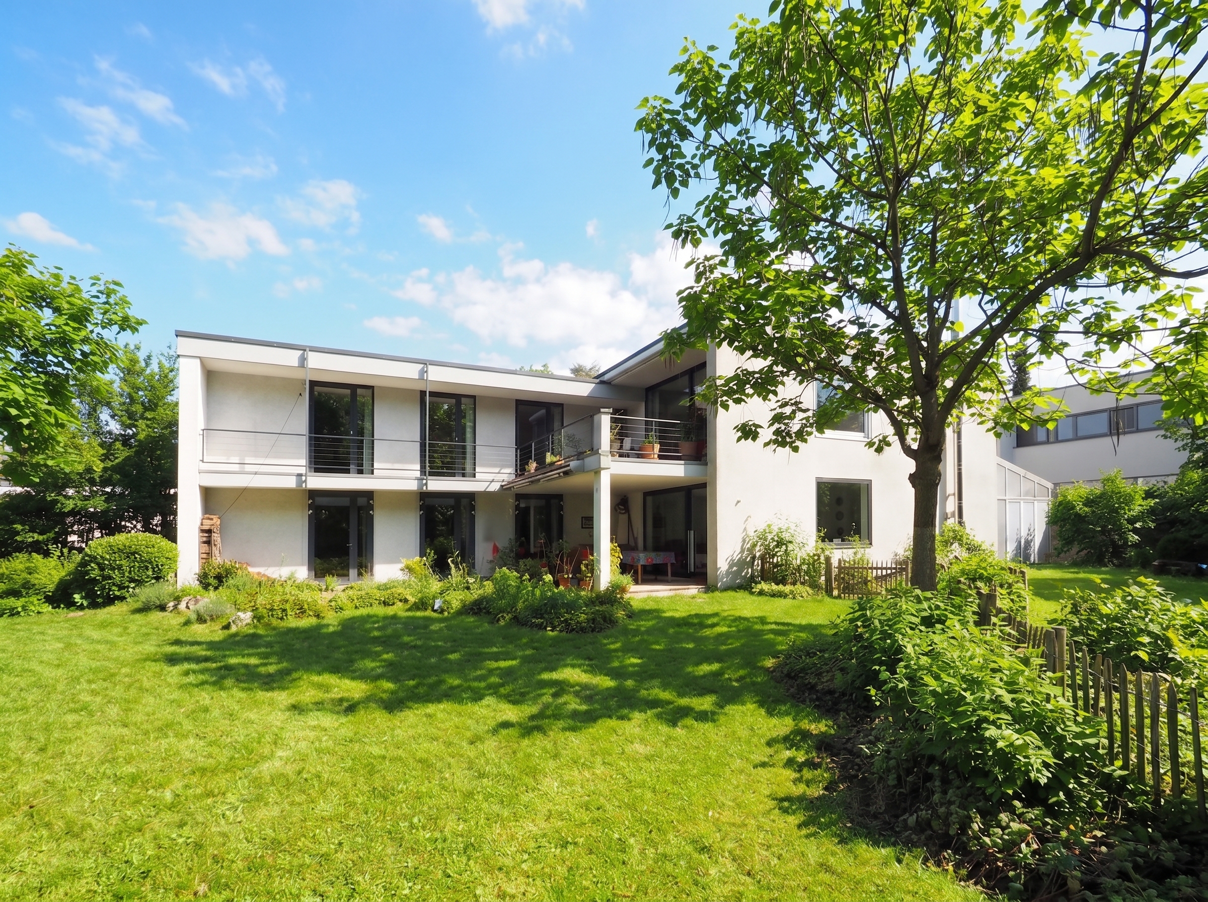 Stilvolle Bauhaus-Architektur in exklusiver Waldrandlage! [AI-modified]