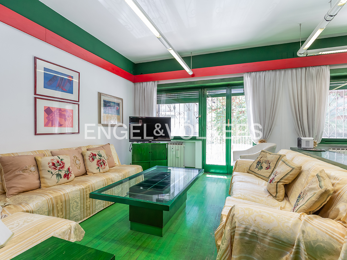 Apartment with terrace and balconies in the Laurentina area