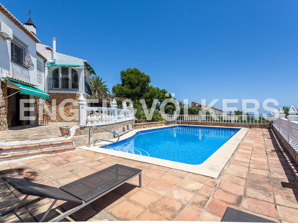 Villa with sea views and guesthouse in Oliva