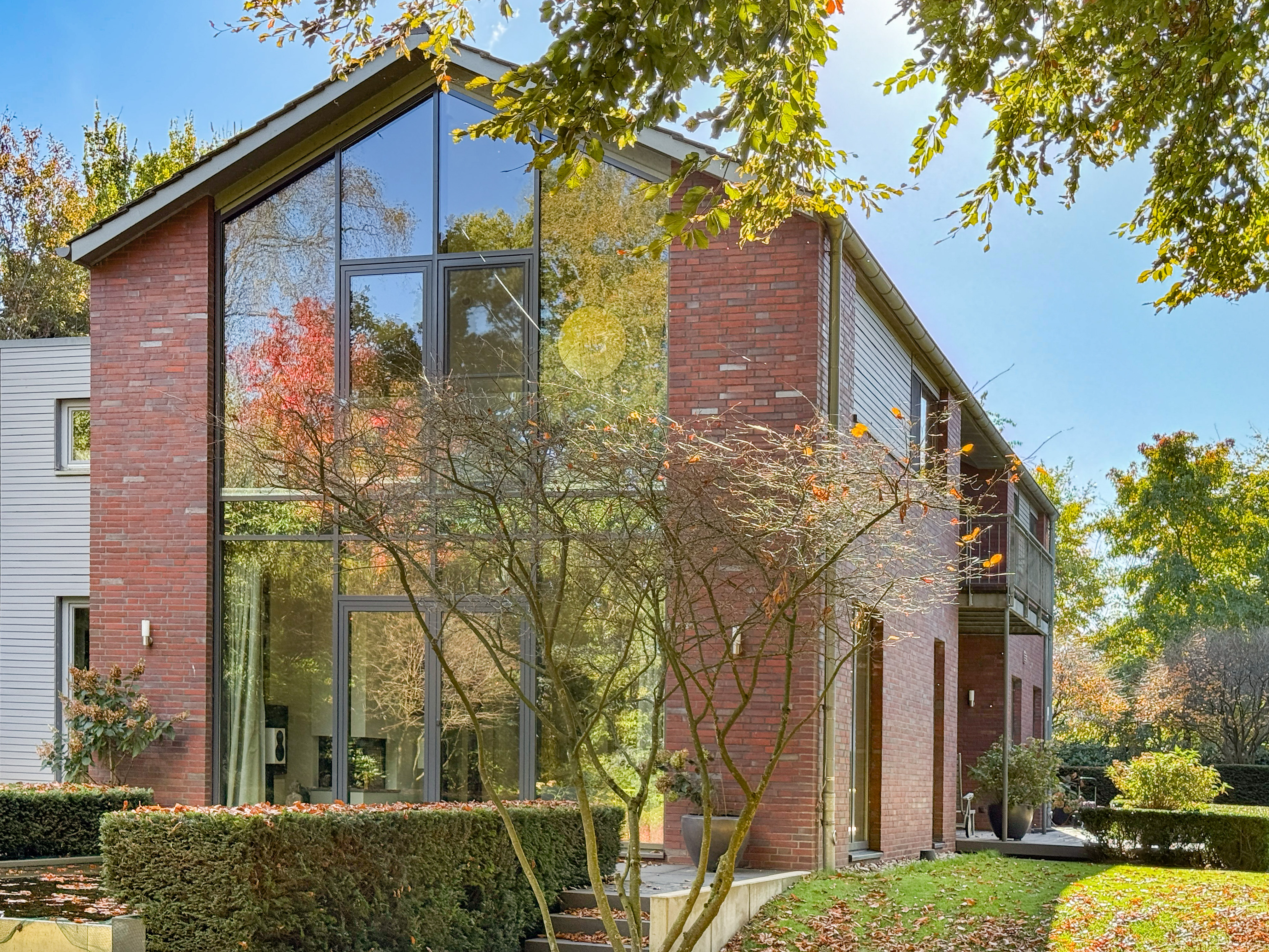 Faszinierendes Haus und Garten als Gesamtkunstwerk und Hideaway
Ideale Lage in der Natur, nahe Rendsburg