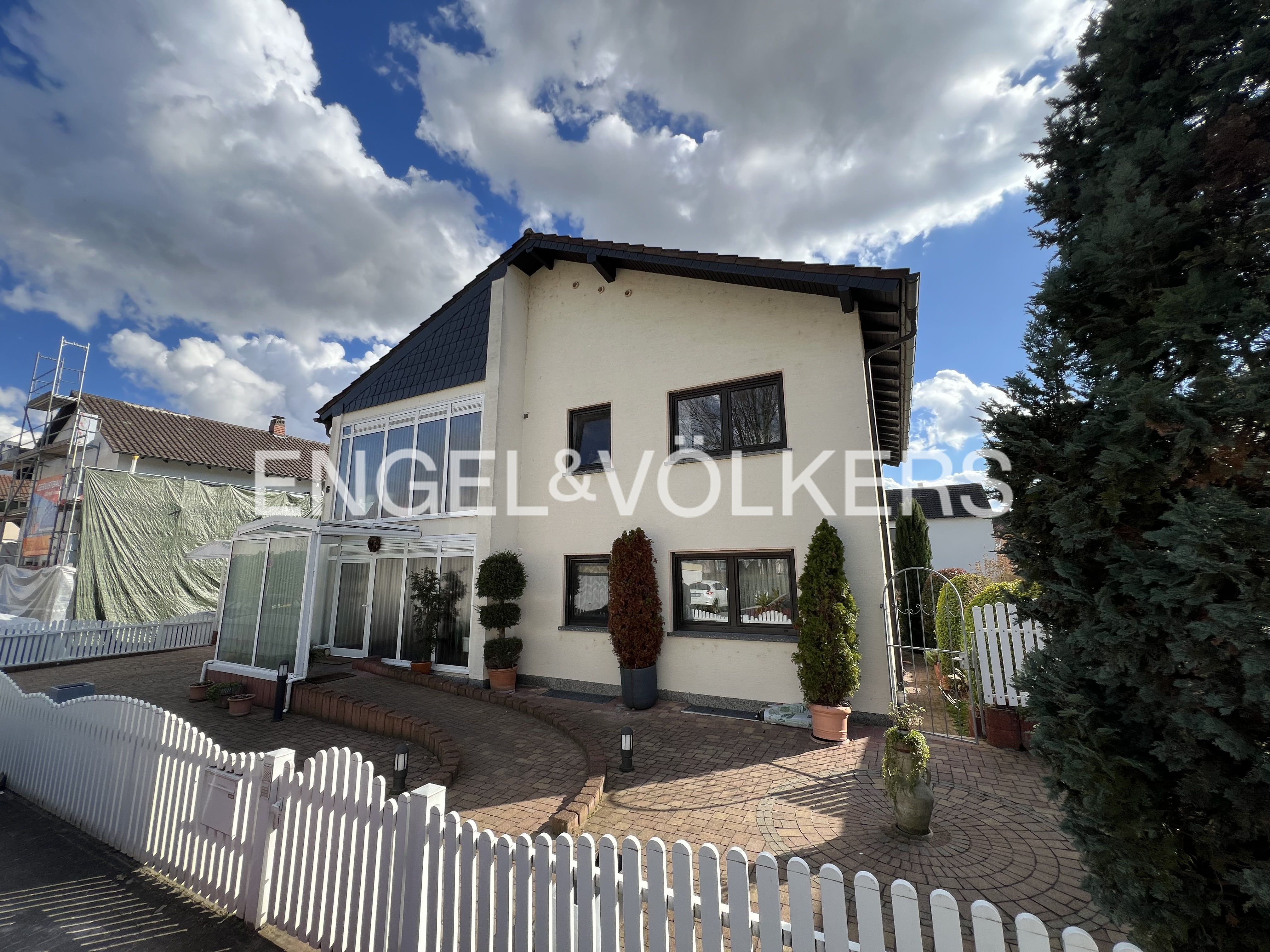 Zweifamilienhaus mit viel Potenzial in Bobenheim-Roxheim – Sanierungsobjekt in begehrter Lage