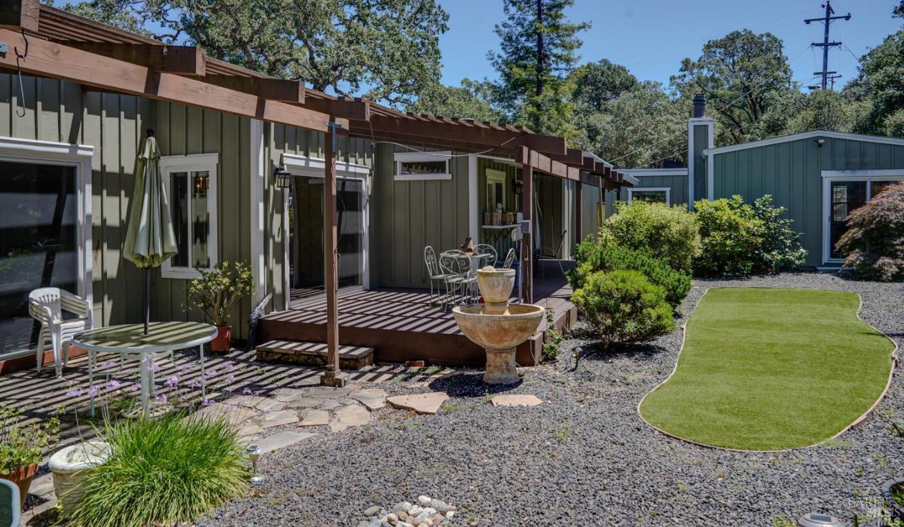 Seamless indoor-outdoor luxury in Napa.