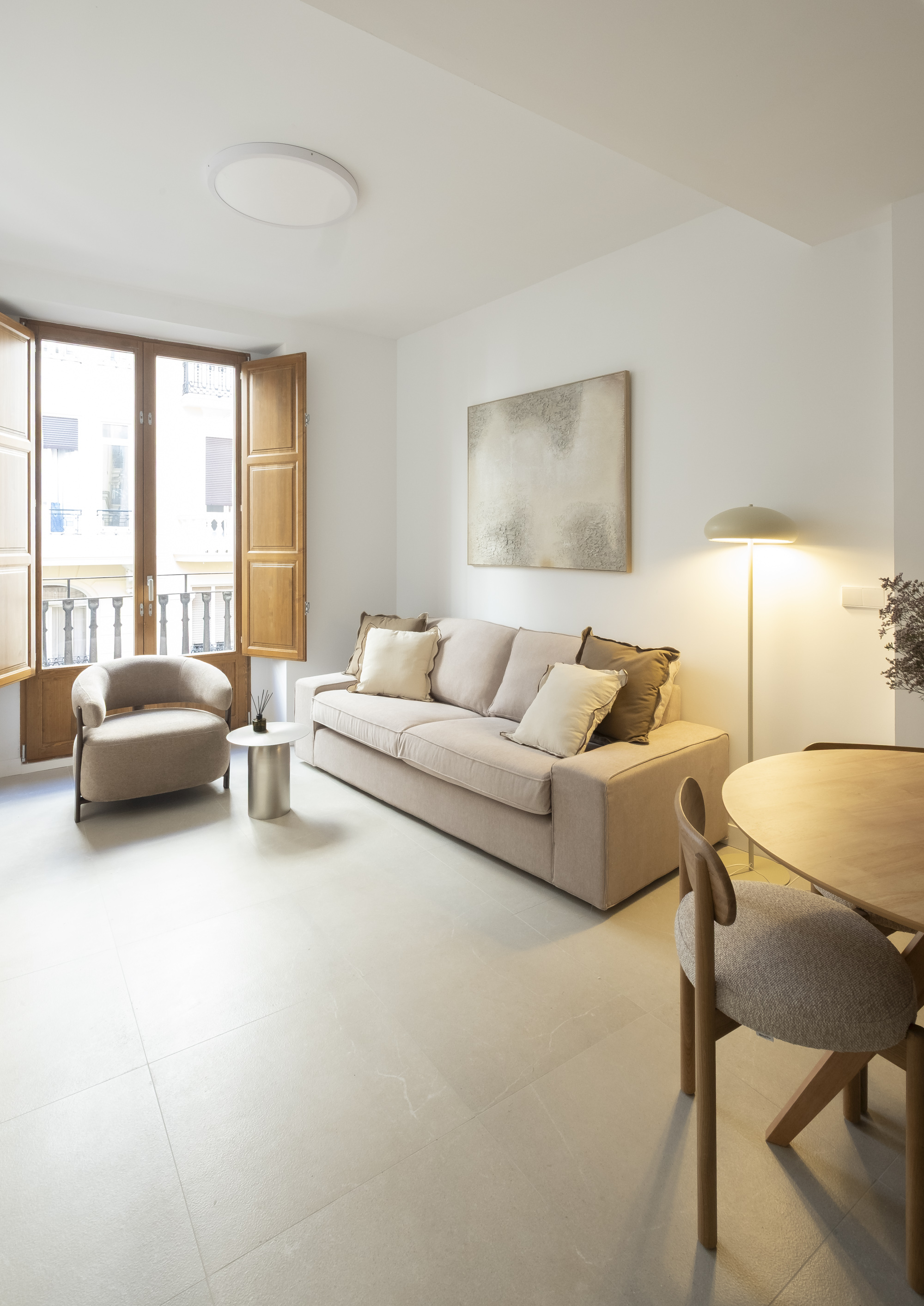 Modern short-stay apartment in the heart of the city