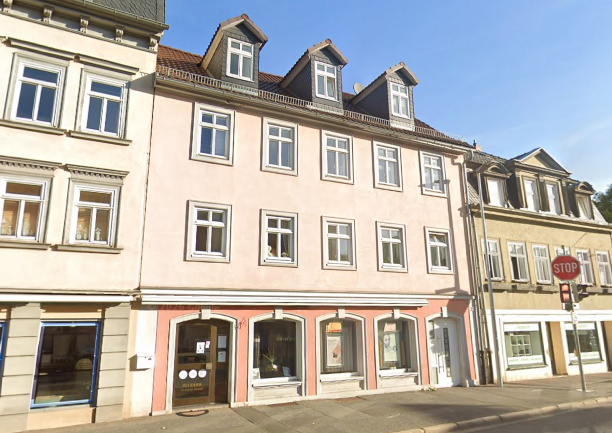 Wohn- und Geschäftshaus im spätklassizistischen Stil - voll vermietet [AI-modified]