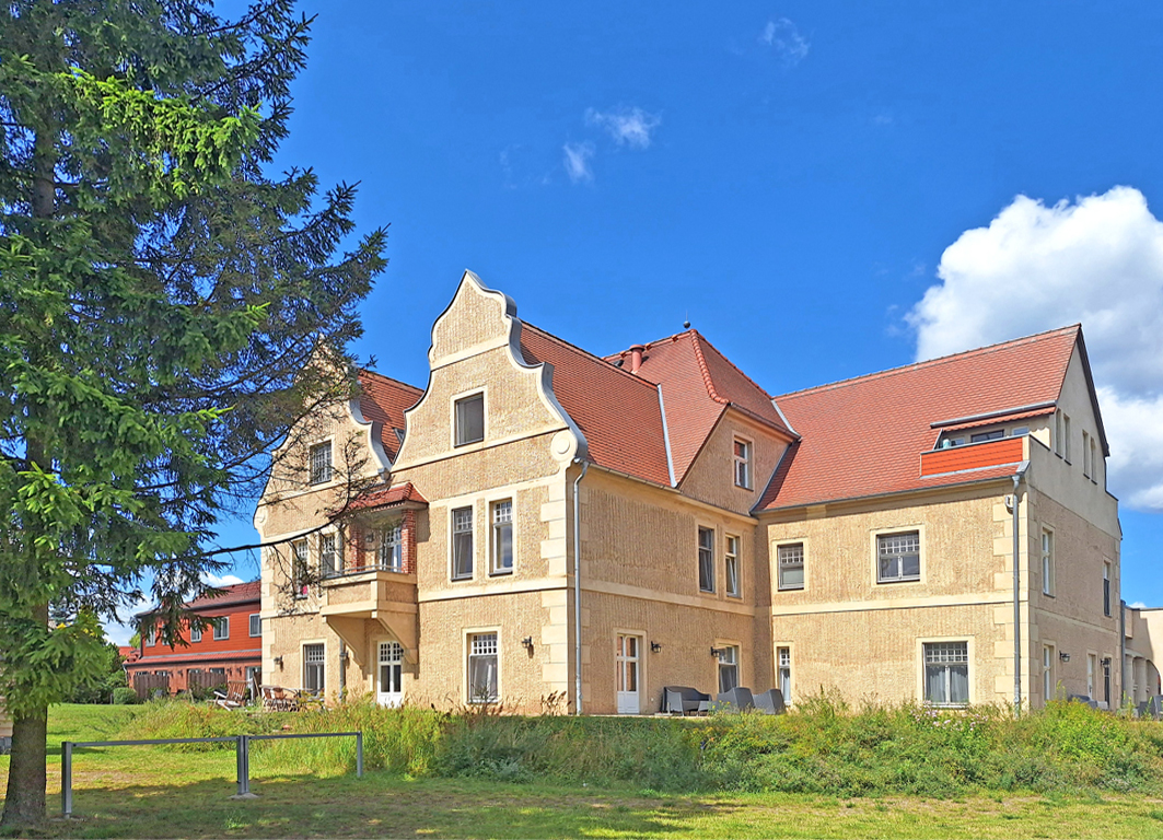 Wohnen mit Geschichte – Stilvolle Ferienwohnung im Westflügel des Schloss Stolpe