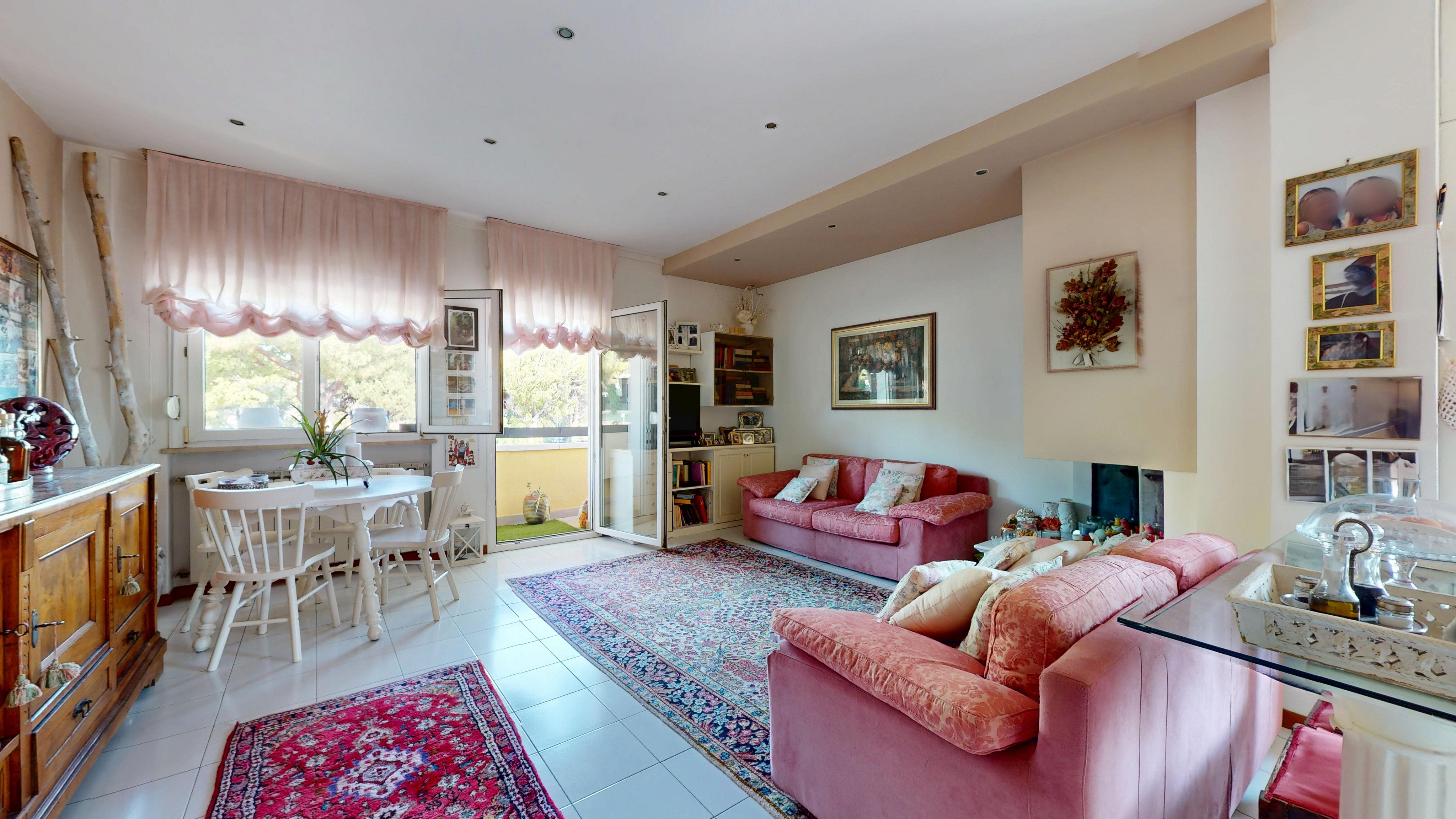 First-floor apartment with terrace in a strategic location