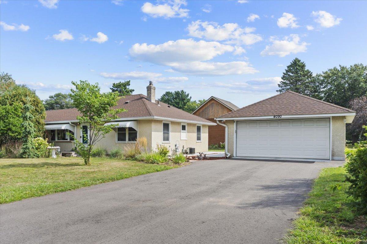 Private Goose Lake Living, Peaceful and Timeless