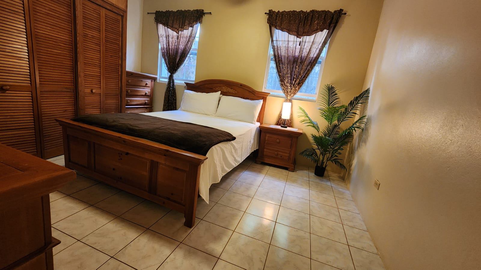 Conveniently located furnished 2 bed apartment