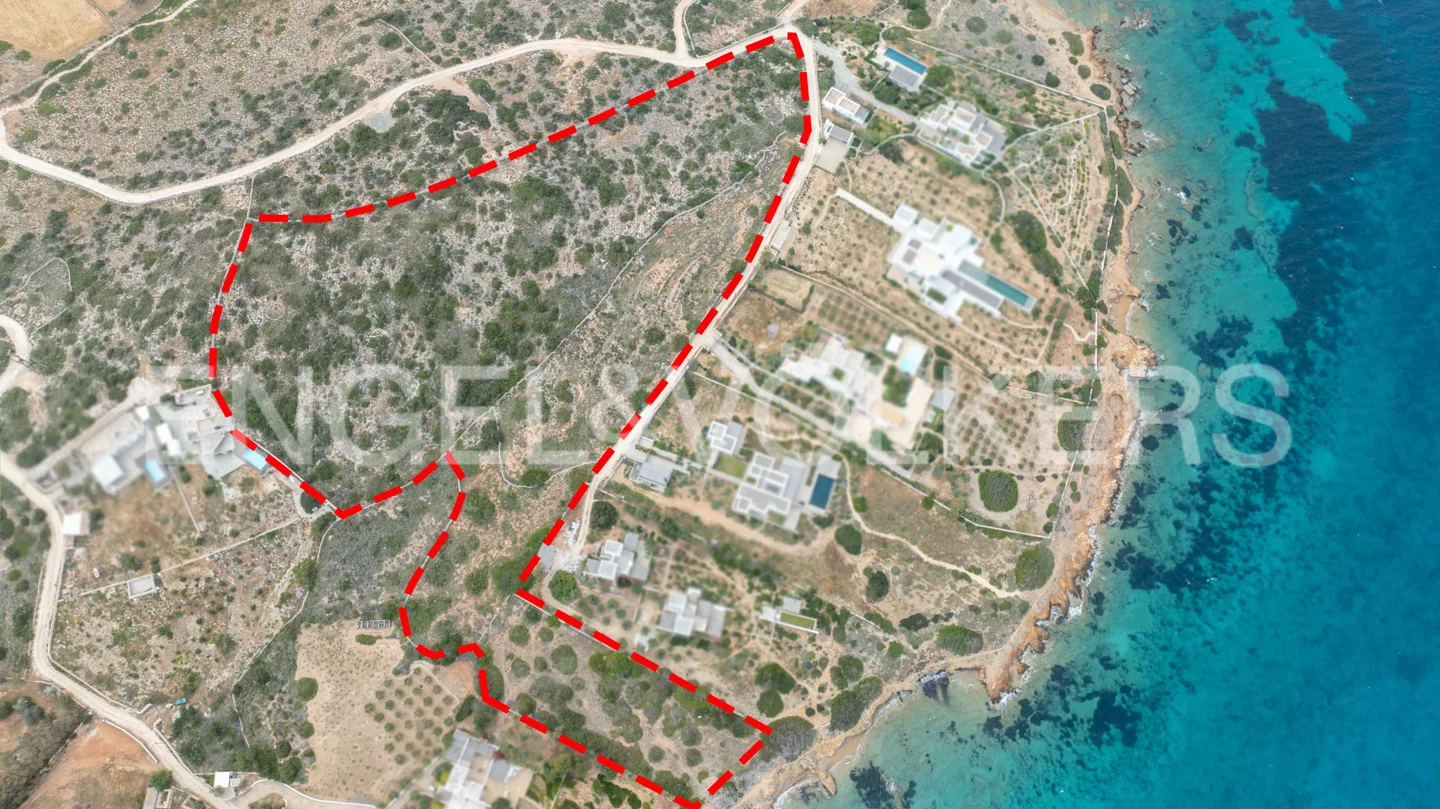 Excellent Beachfront Ιnvestment Plot in Paros