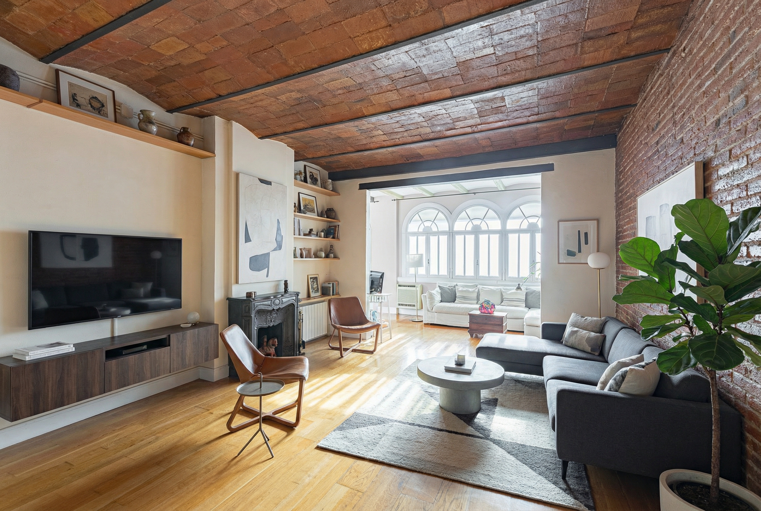 Charming and bright family apartment in Eixample