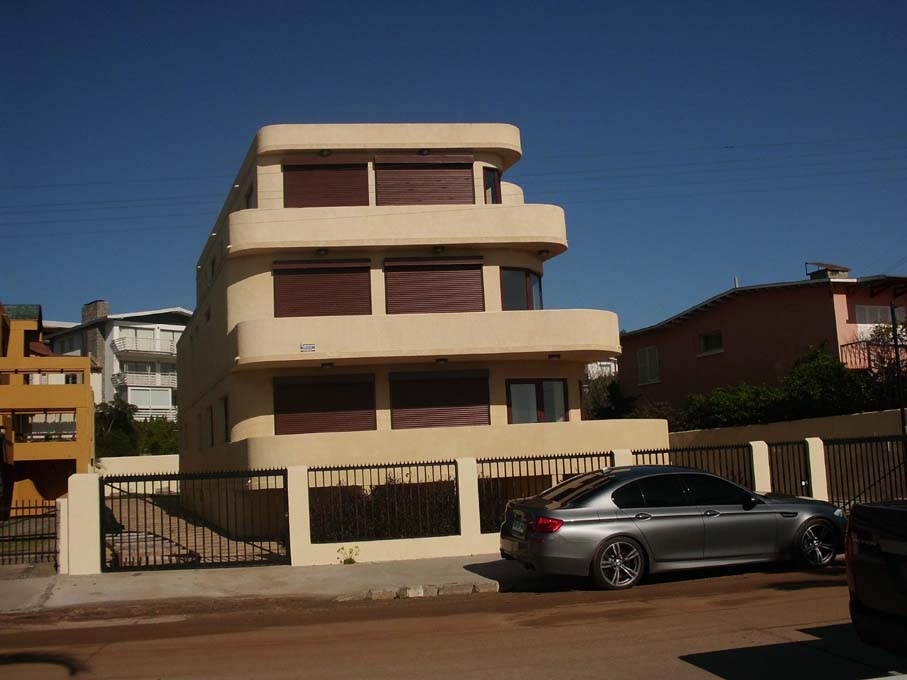 Moderna casa en La Bahía de Algarrobo.