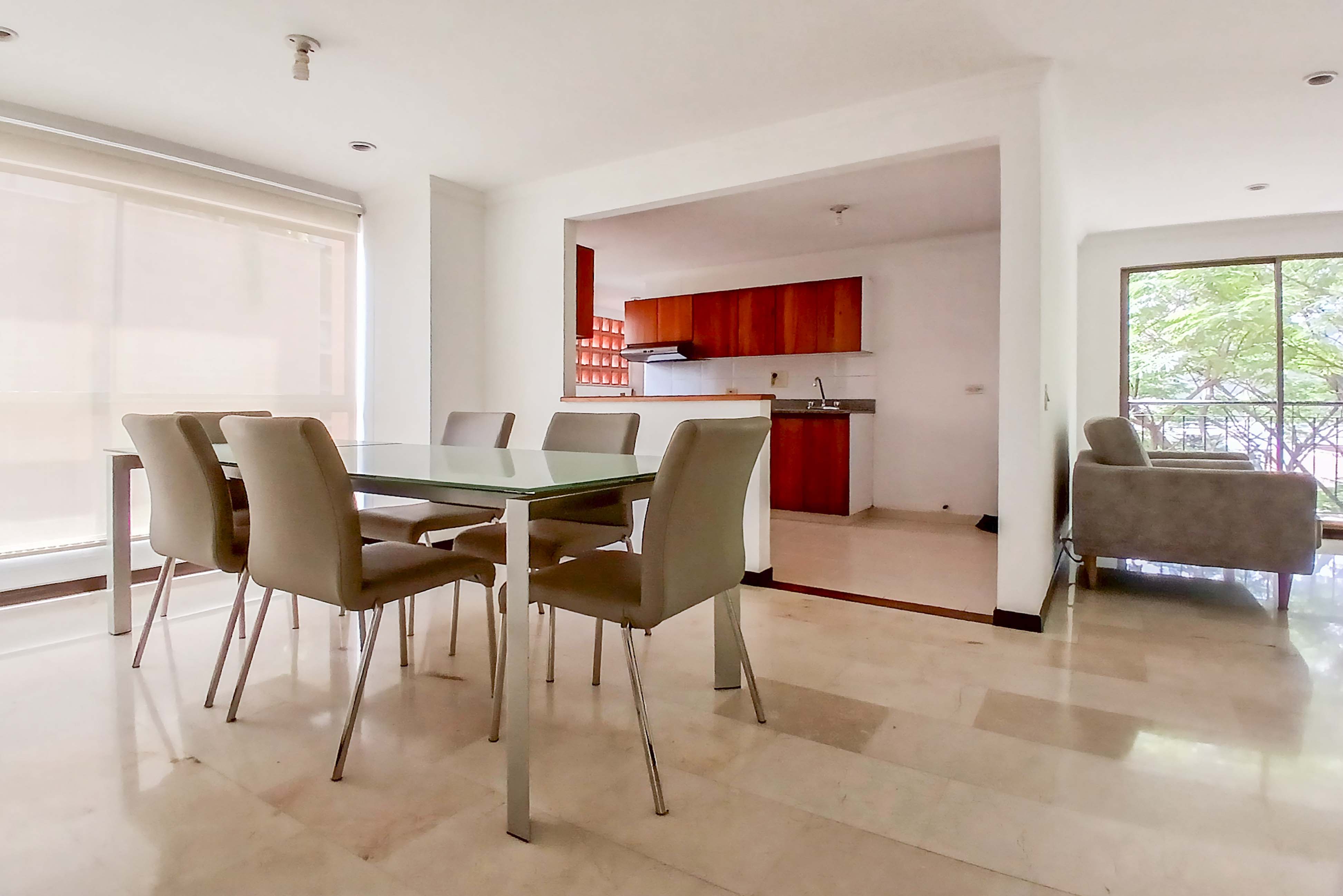 Apartamento con balcón para venta en Los Naranjos, El Poblado