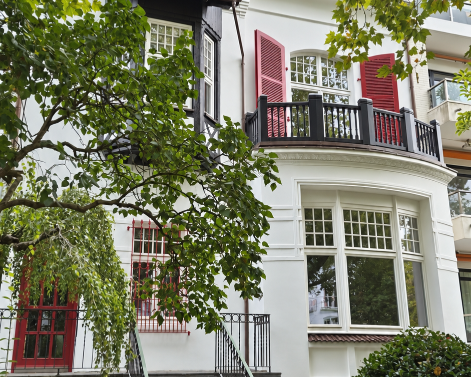 Traumhafte Stadtvilla mit Garage in begehrter Alsterlage!