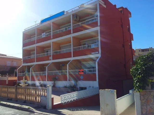 Apartment building to renovate in Paguera