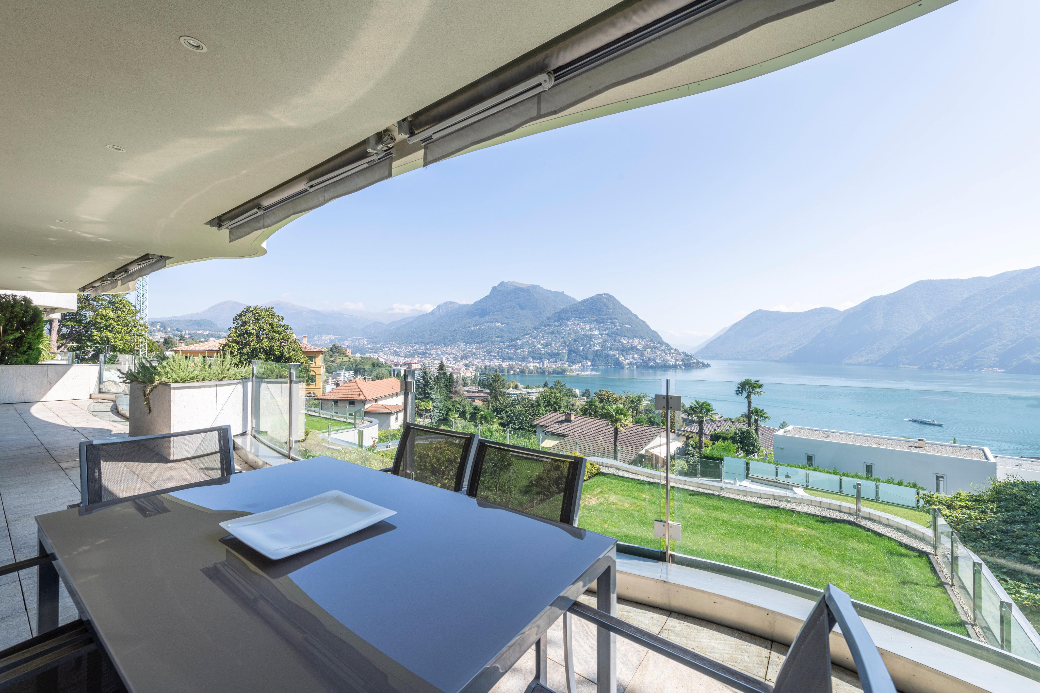 Design-Penthouse mit 180° Panoramablick auf den See