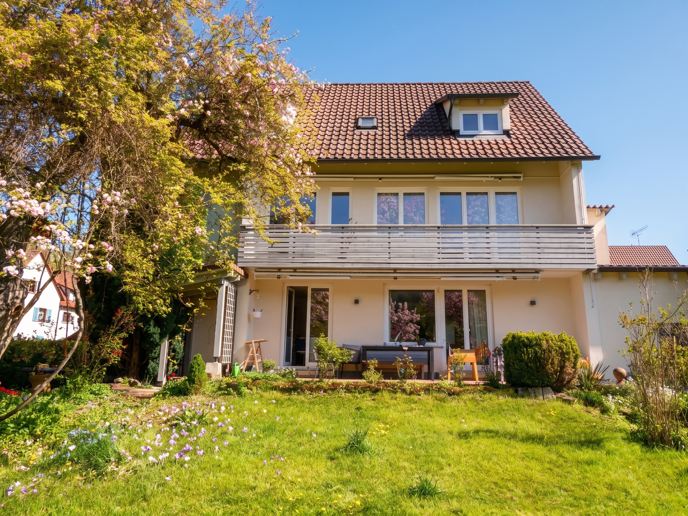 Charmantes Wohnhaus in historischer Kulisse • teilsaniertes EFH mit herrlichem Garten für Genusswohnen