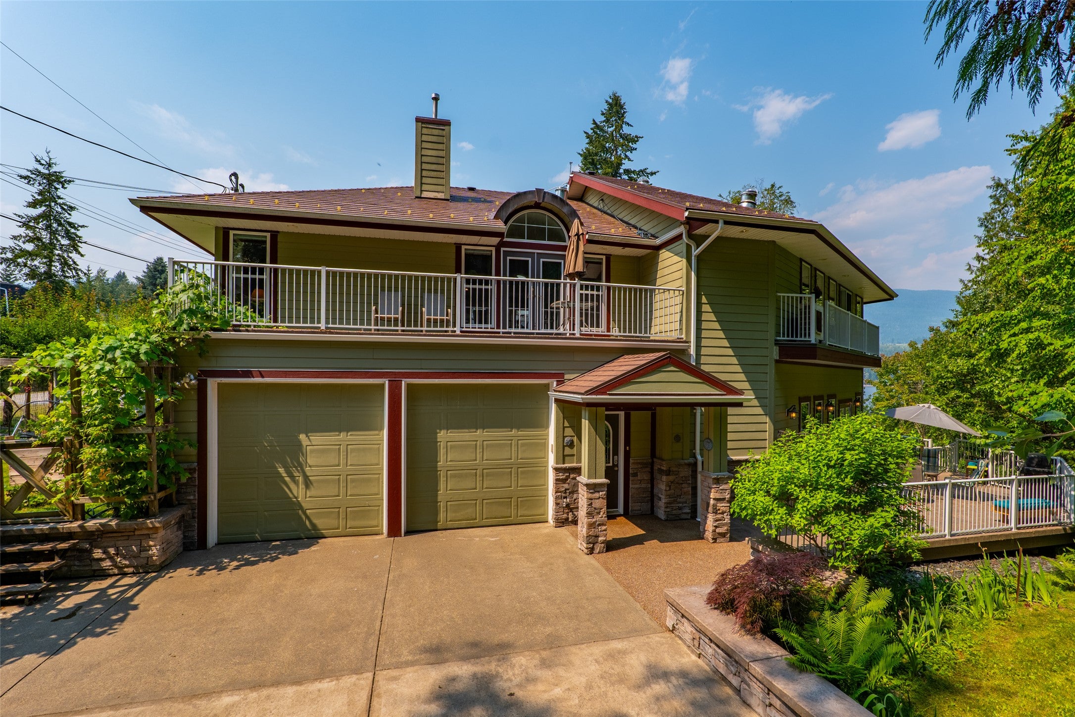 Premium Waterfront 5-Bedroom, 4-Bathroom Home