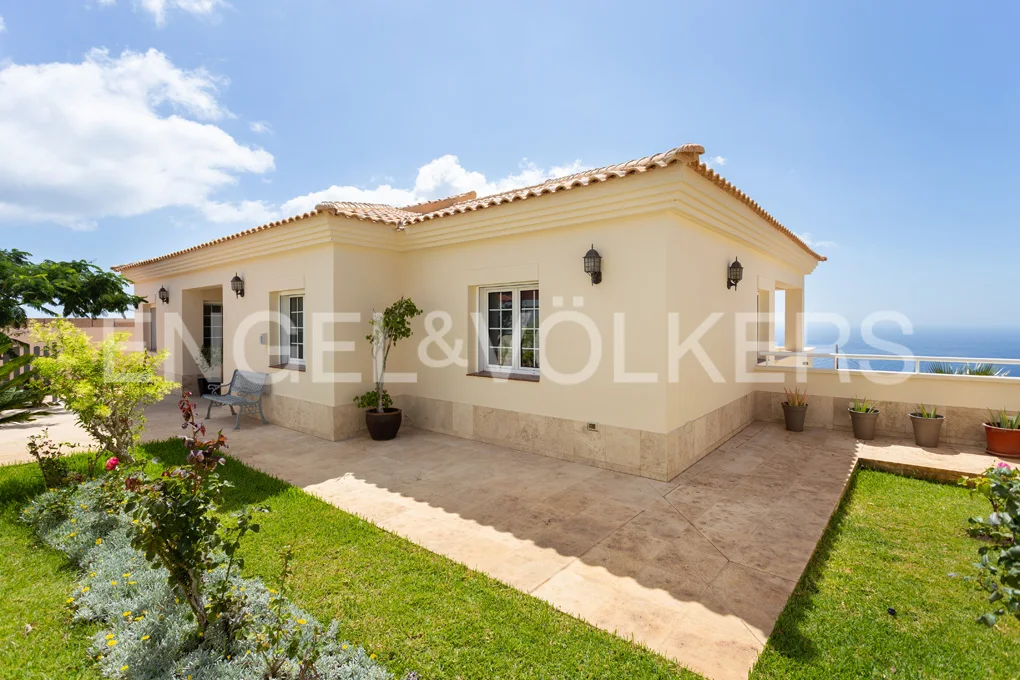 Villa with swimming pool and views in Tabaiba