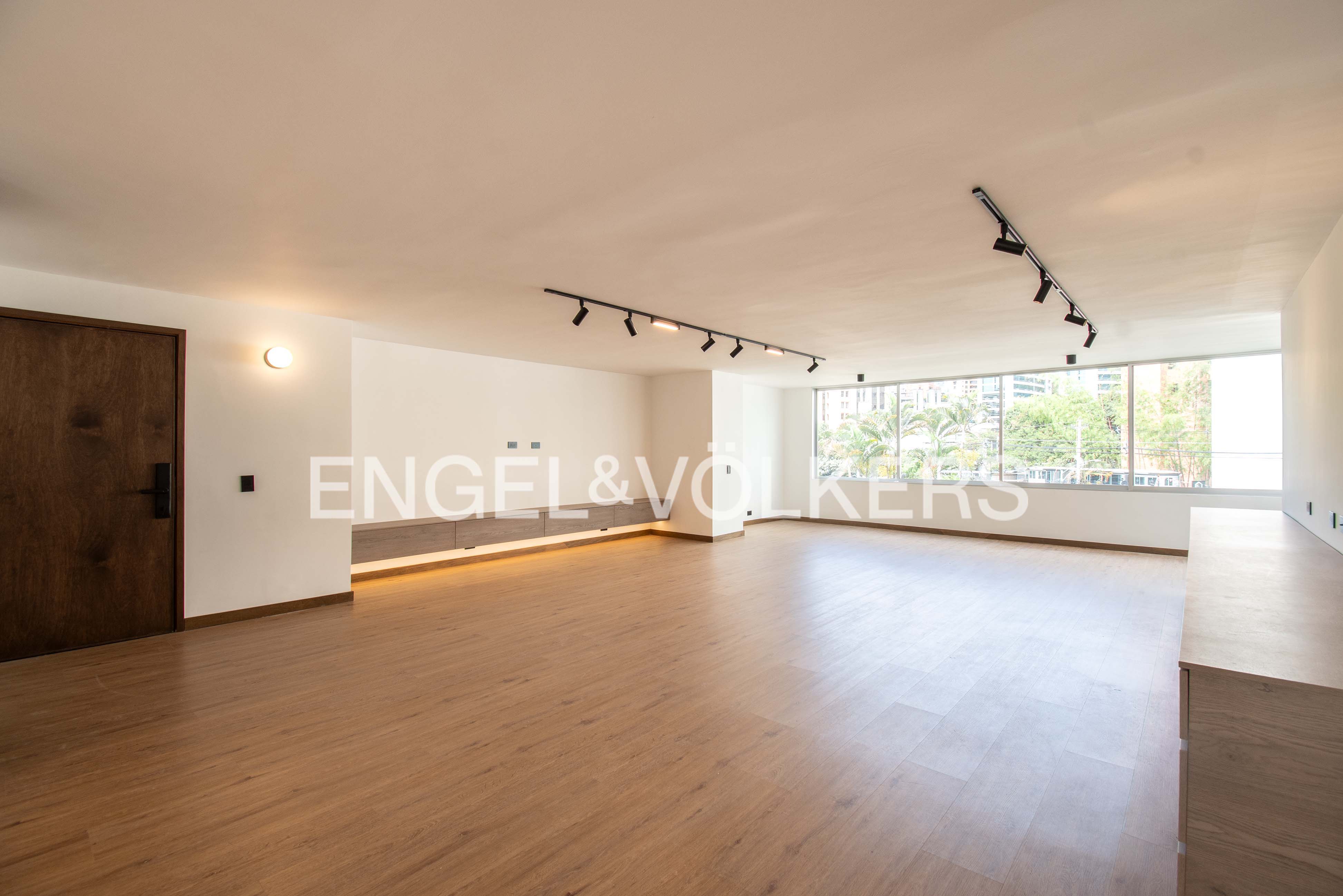 Iluminado apartamento para arriendo en Milla de Oro, El Poblado