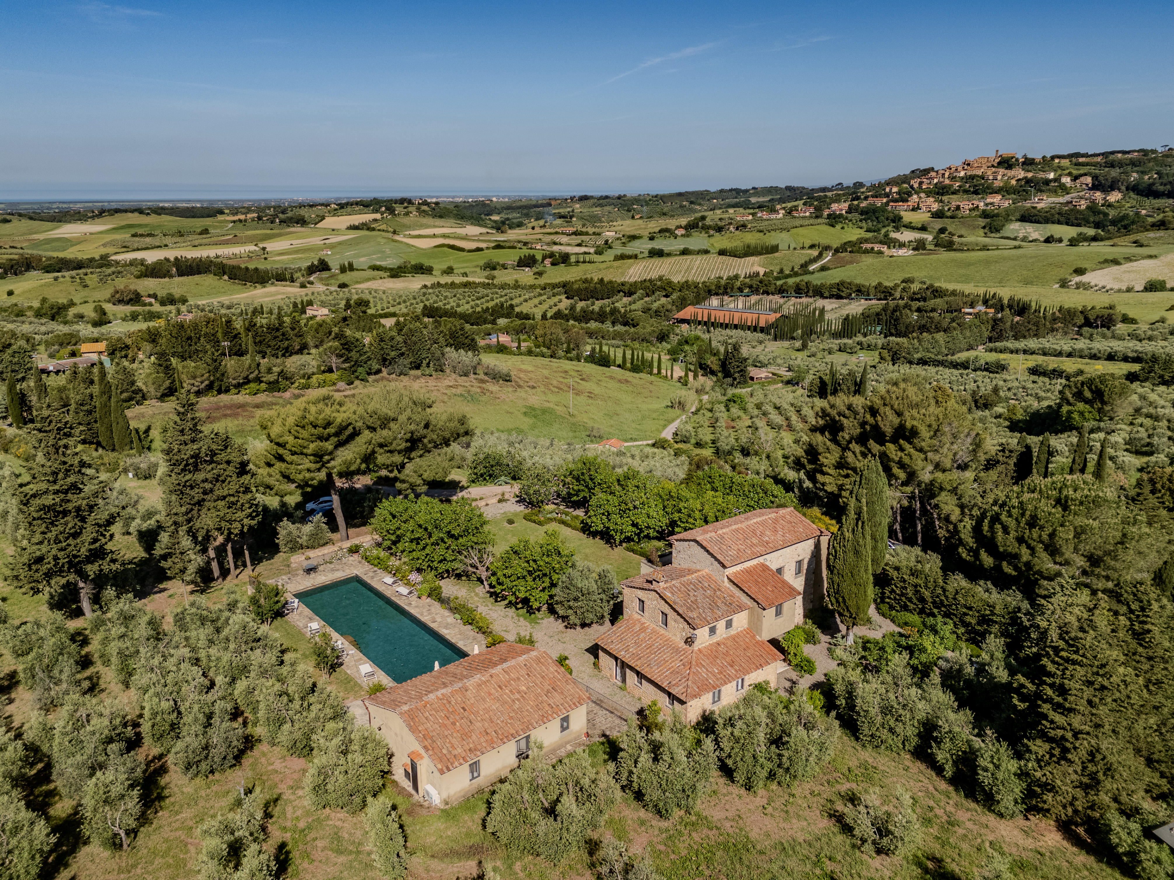 An unrepeatable location in Tuscany, between sea, countryside and one of its most beautiful villages