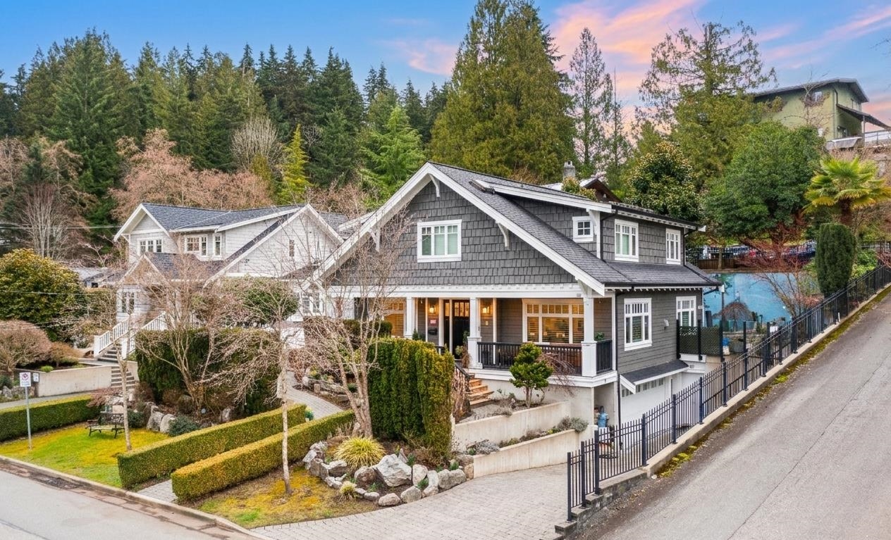 THE PERFECT BLEND OF COMFORT, QUALITY & COASTAL LIVING