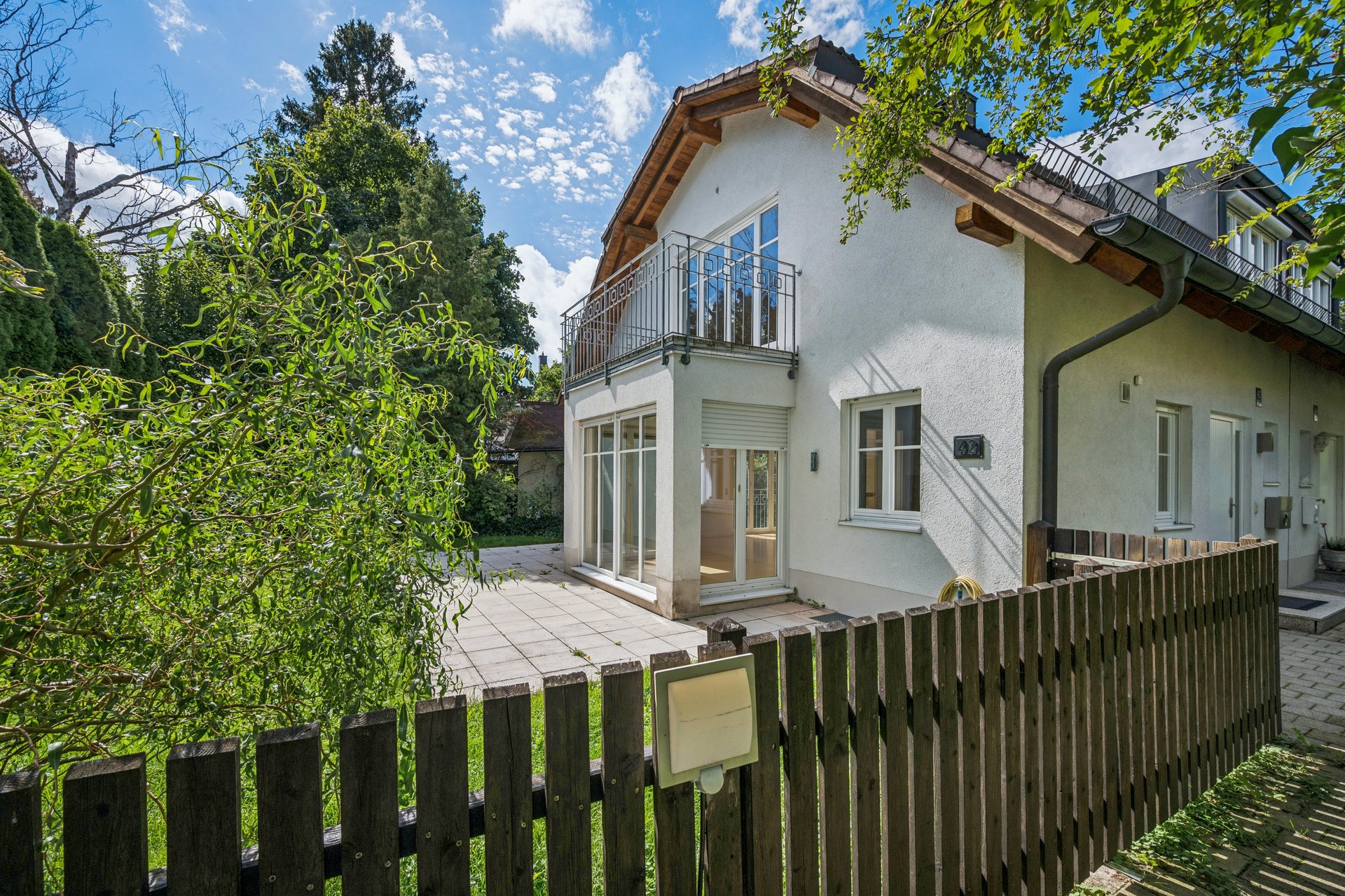 Doppelhaushälfte mit viel Privatsphäre und idyllischem Gartenambiente