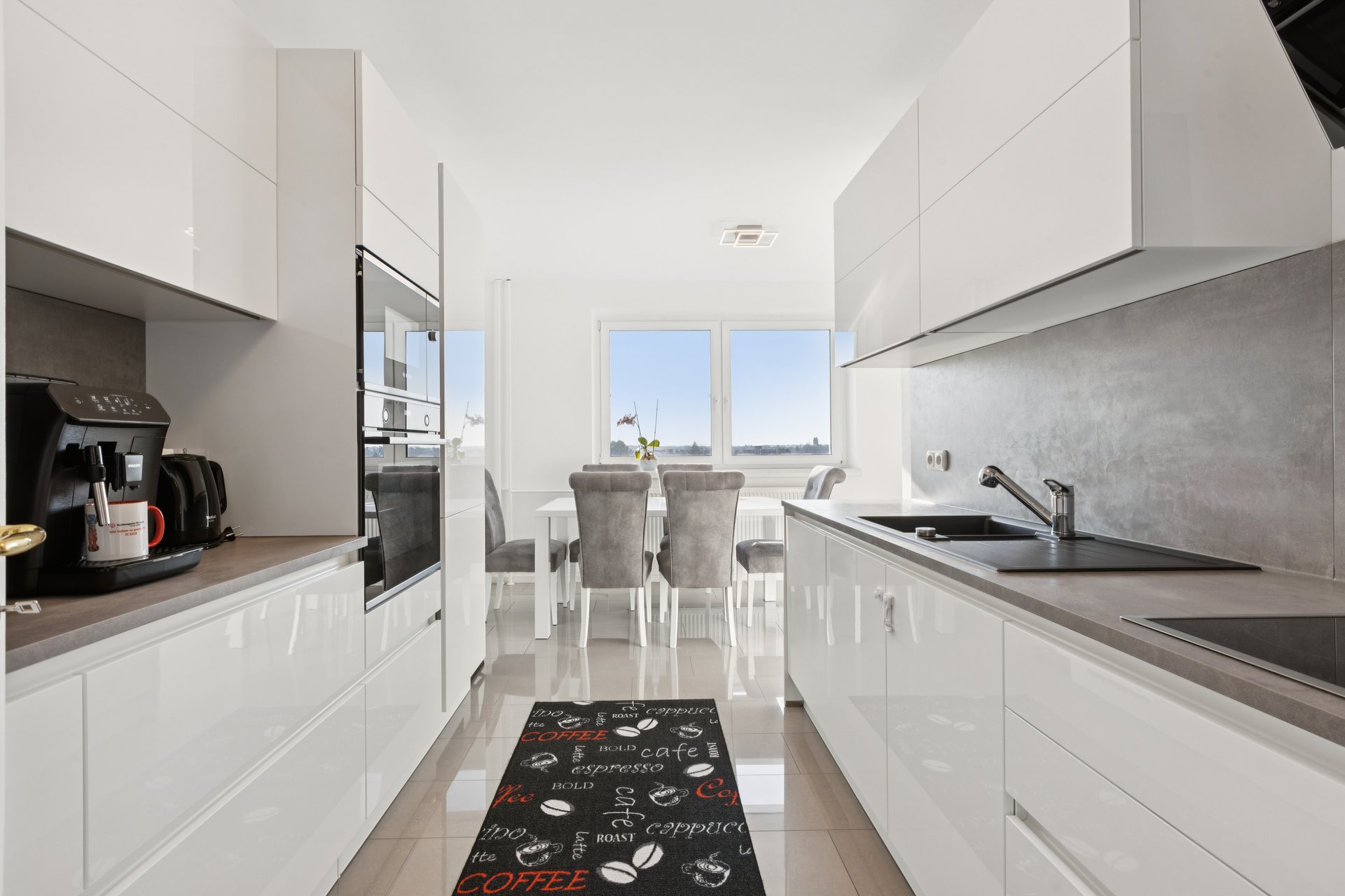 Sehr schöne Lichtdurchflutete familiengerechte Wohnung mit Weitblick