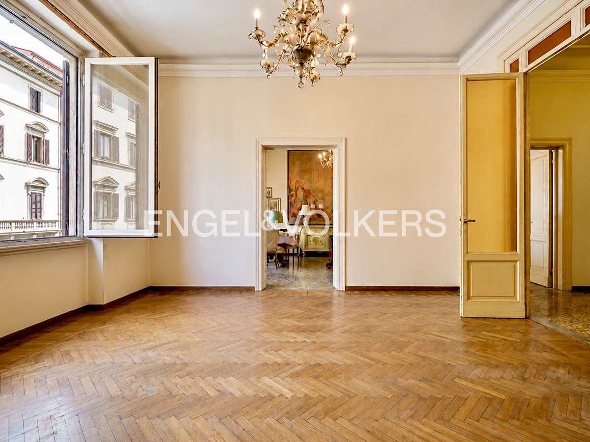 Prestigeträchtige historische Residenz mit Terrasse und privatem Hof nahe dem Zentrum