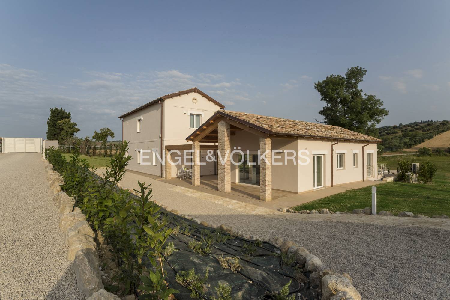Albergo/Hotel in Vendita a Notaresco, Abruzzo, Italia