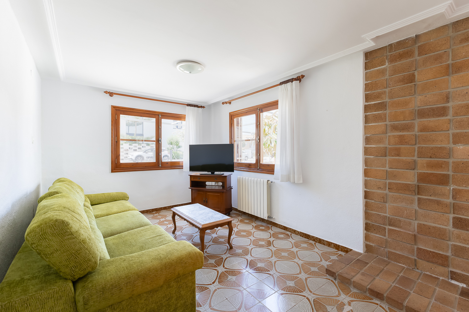 Vivienda con encanto de 3 dormitorios, jardín y zona exterior en Almardà