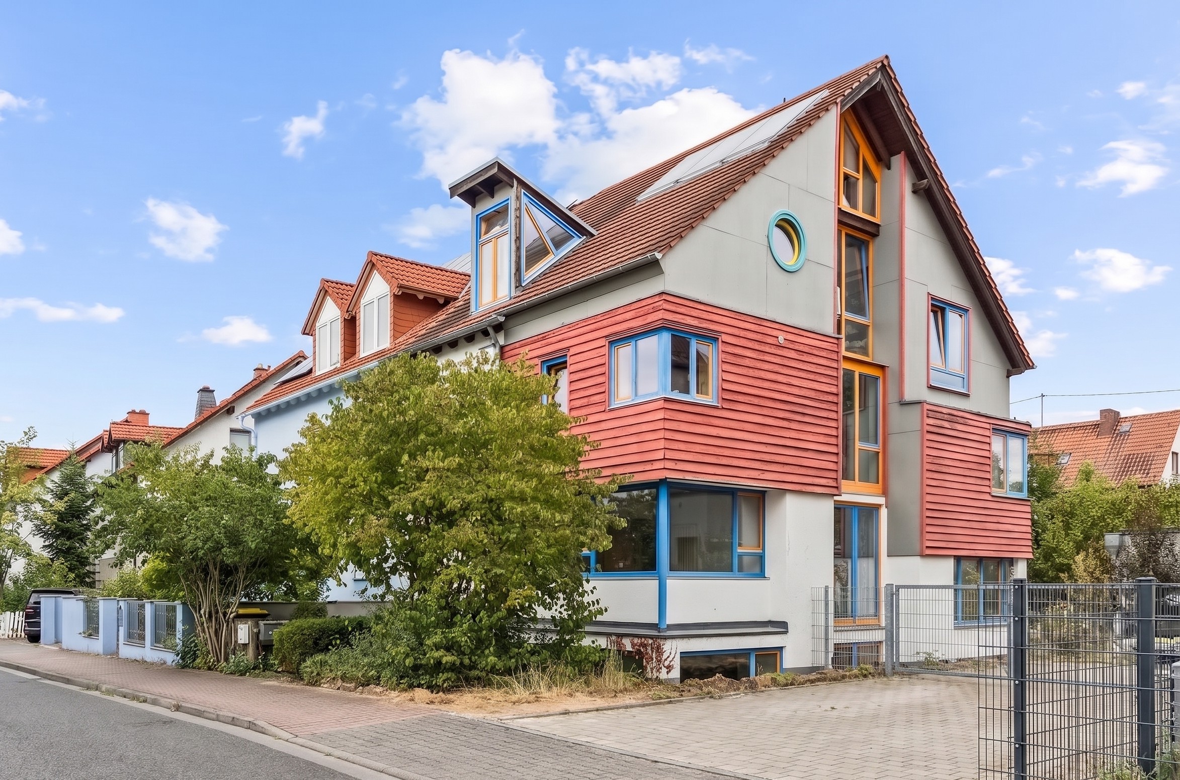 Spacious maisonette with terrace & balcony