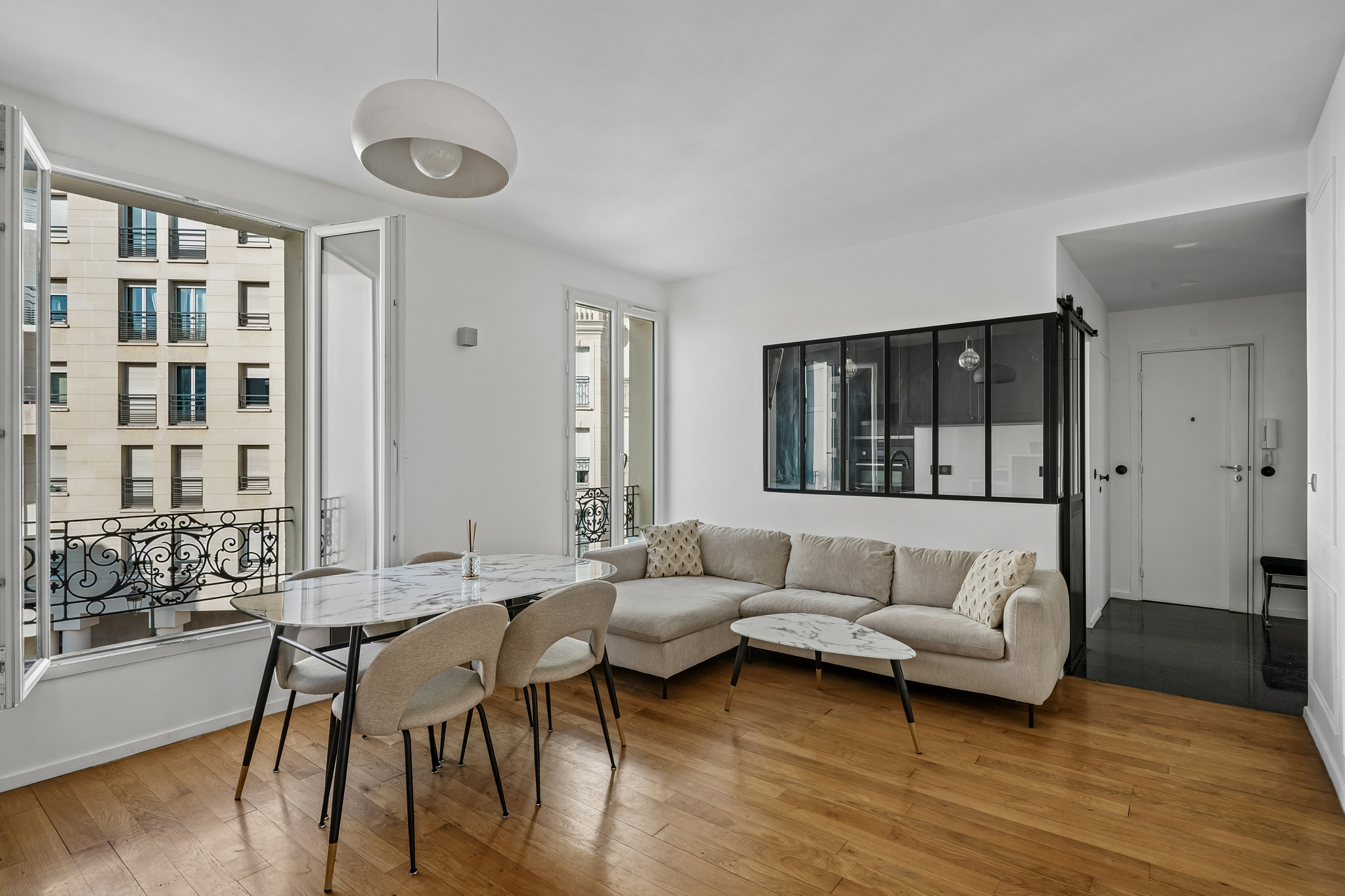 Puteaux Centre – Dual-aspect 58 sq m Carrez apartment + 32 sq m attic – Top floor – Energy rating C
