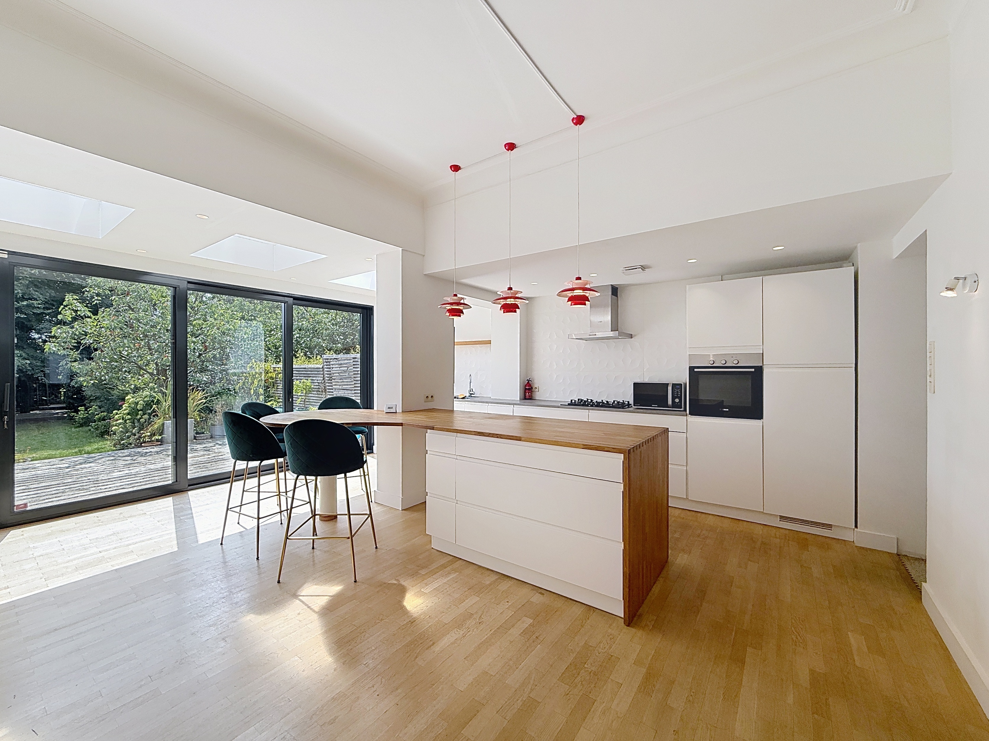 Elegant familiehuis met 5 slaapkamers en aangelegde tuin