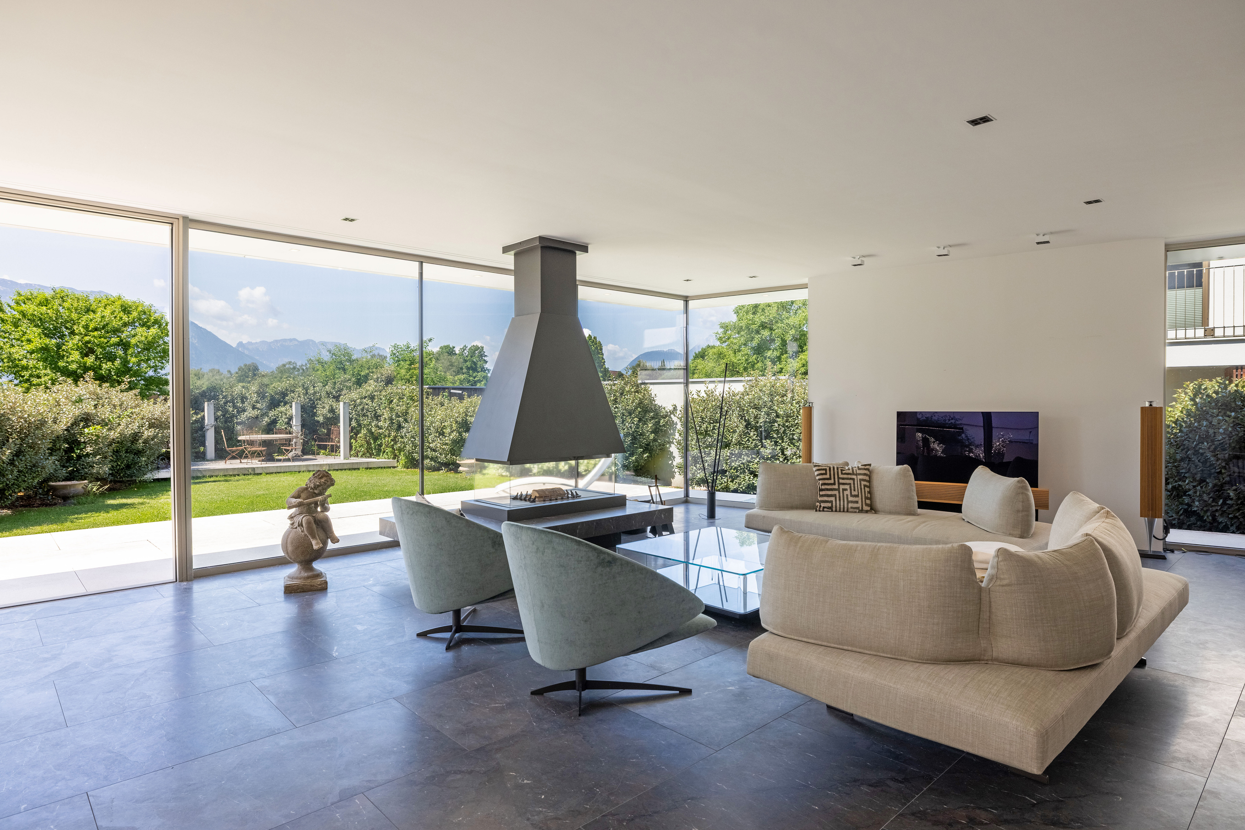 Luxuriöse Architekten-Stadtvilla mit unverbaubarem Untersbergblick in Salzburg - Maxglan / Erstbezug auf höchstem Niveau