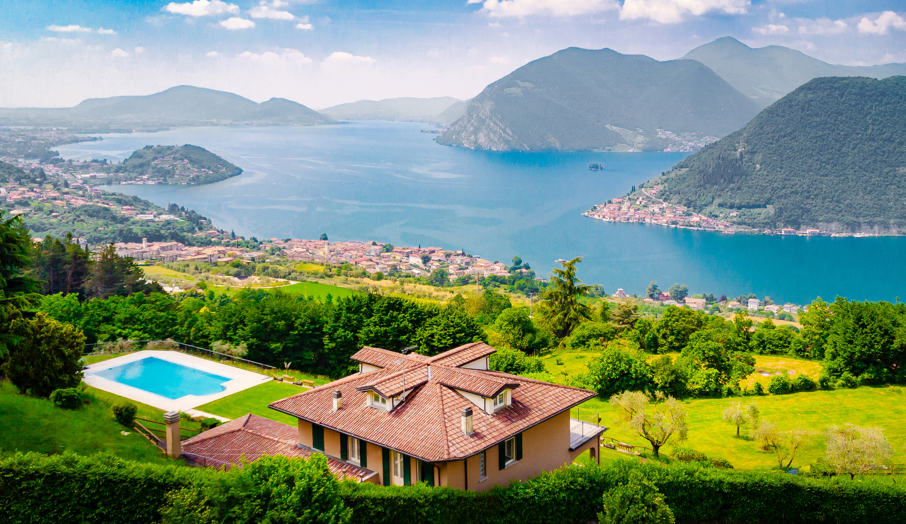 Esclusiva villa con vista lago e piscina a Sale Marasino