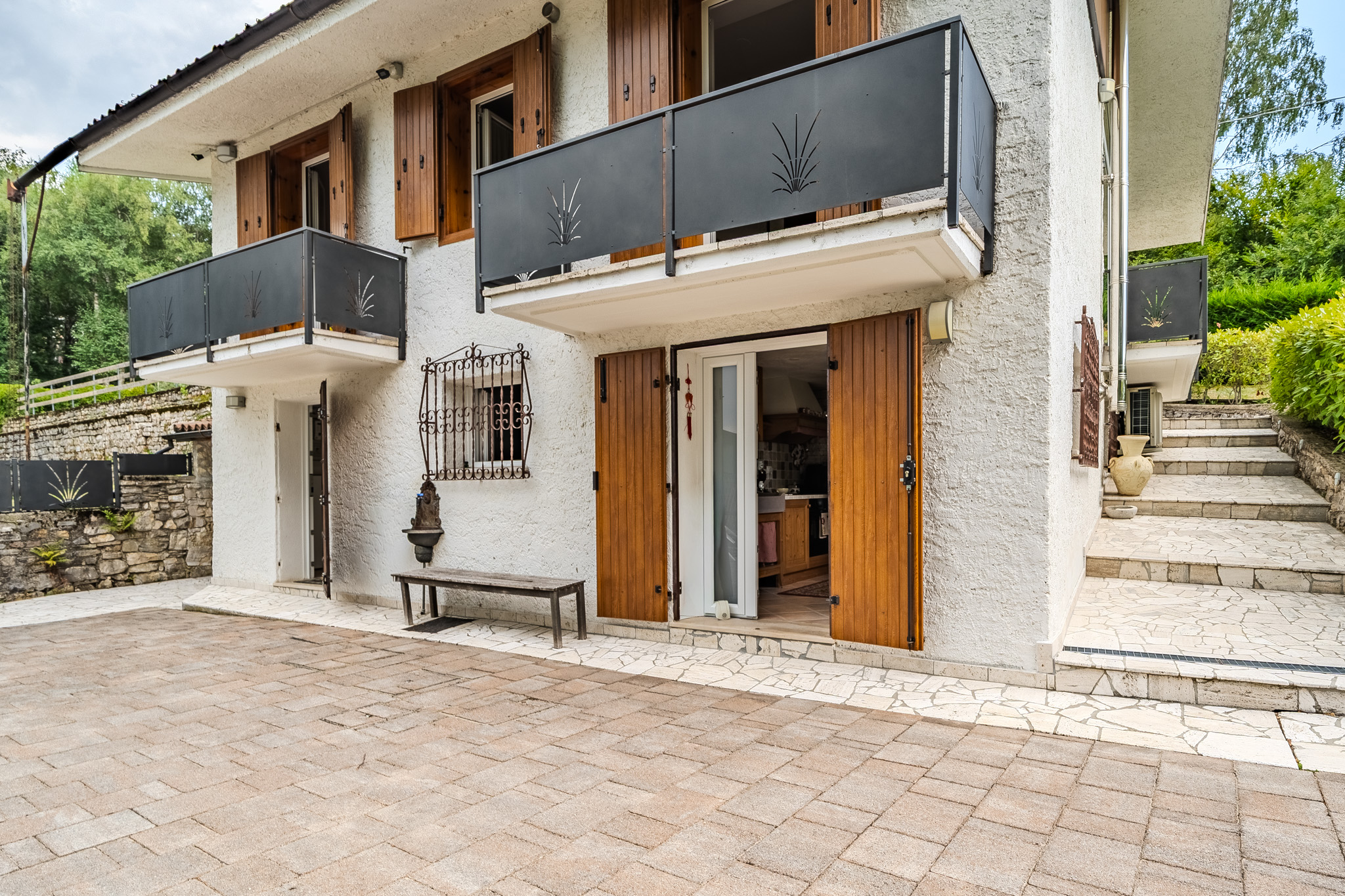 The charm of the countryside, just steps from the city center