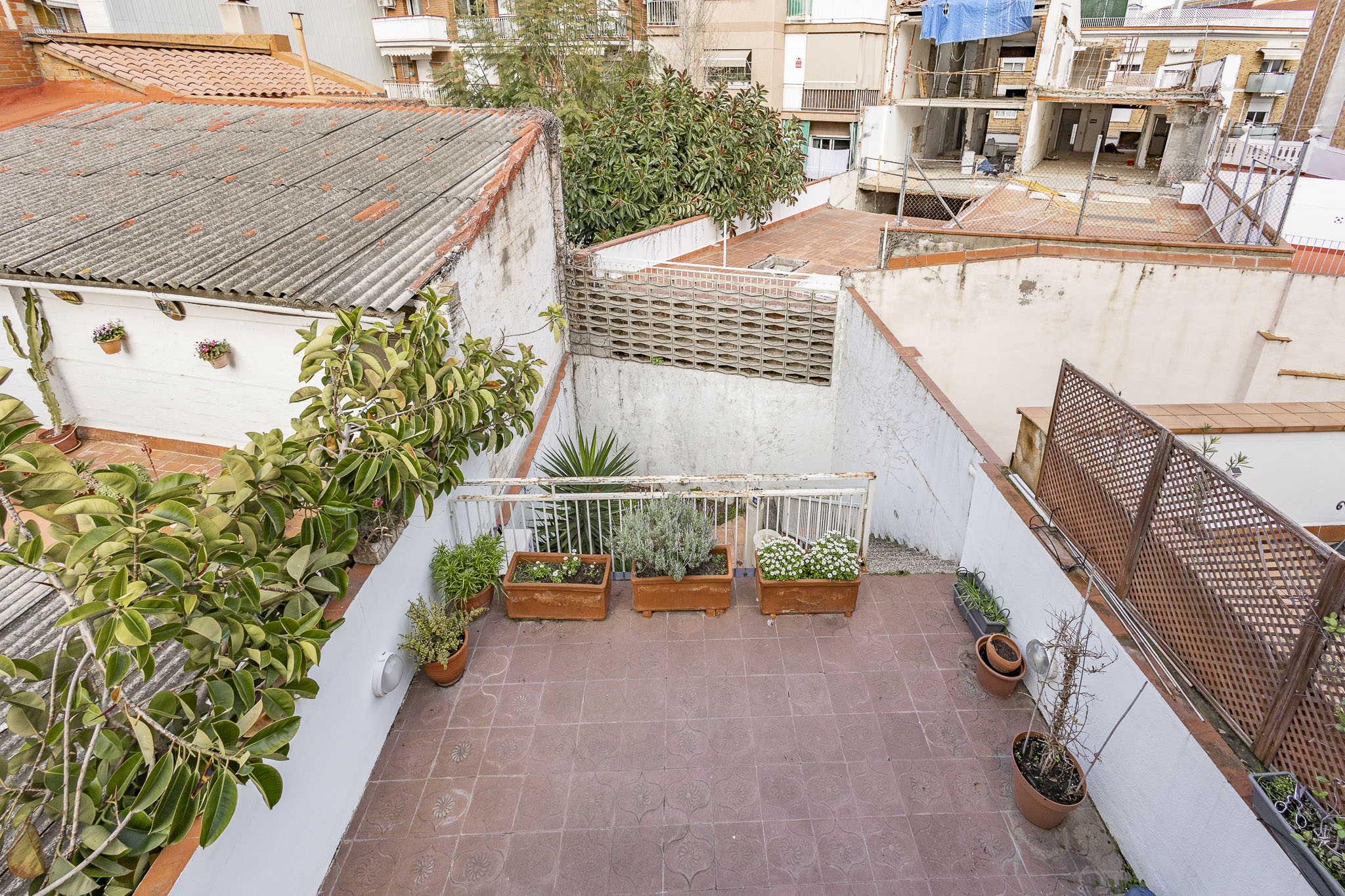 The ideal home for families: space, terraces for barbecues, and a prime location