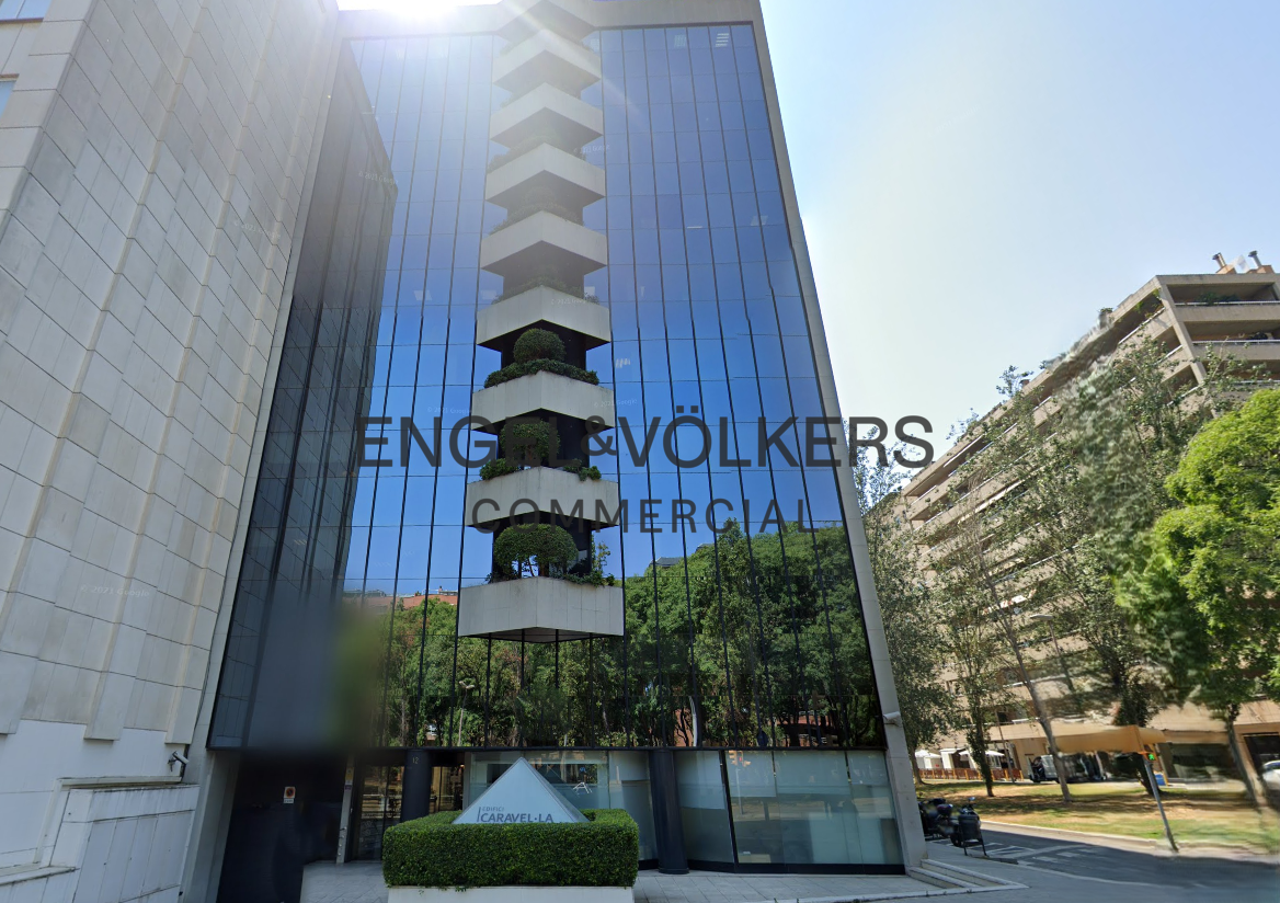 Oficinas en alquiler en Les Corts al lado del CC La Illa