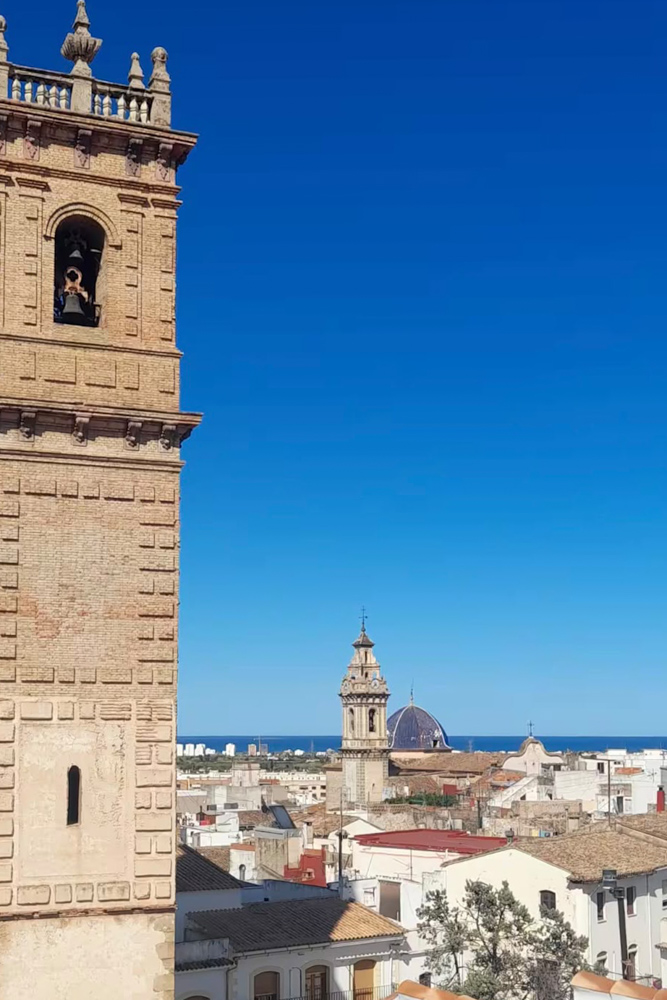 Cozy town house in Oliva for short stays