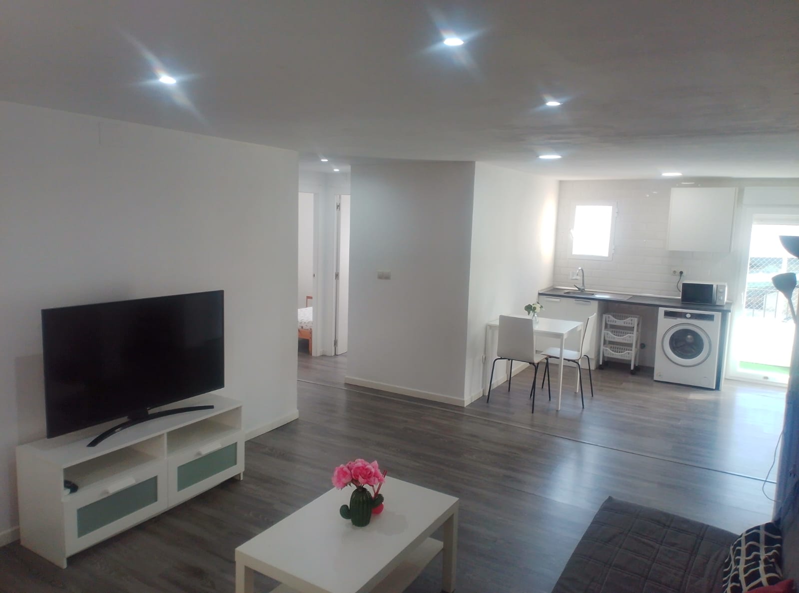 Renovated 3-bedroom apartment near UPV and the beach – available in Malvarrosa