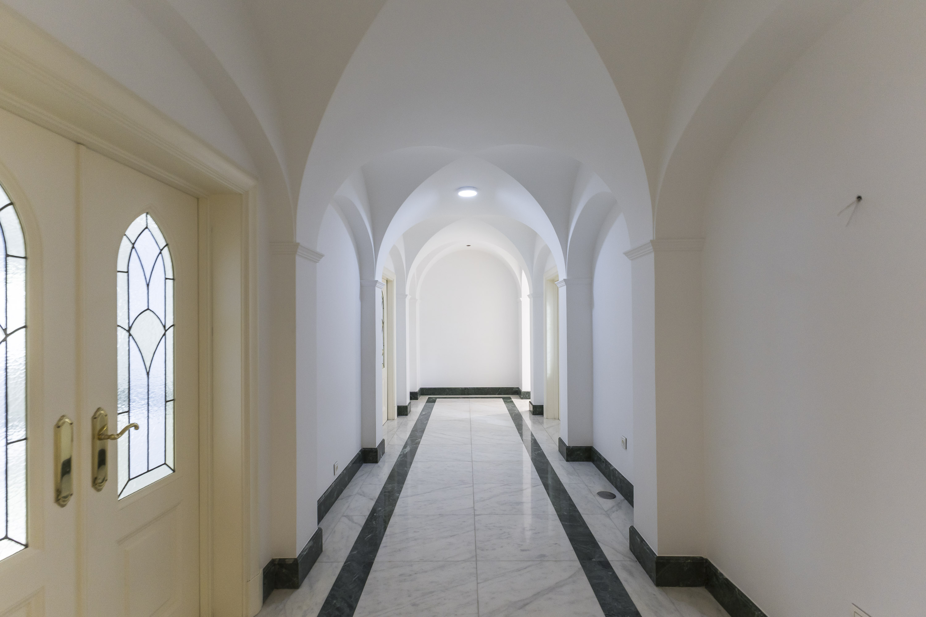 Exclusive Stately Residence with South-Facing Orientation in Goya.