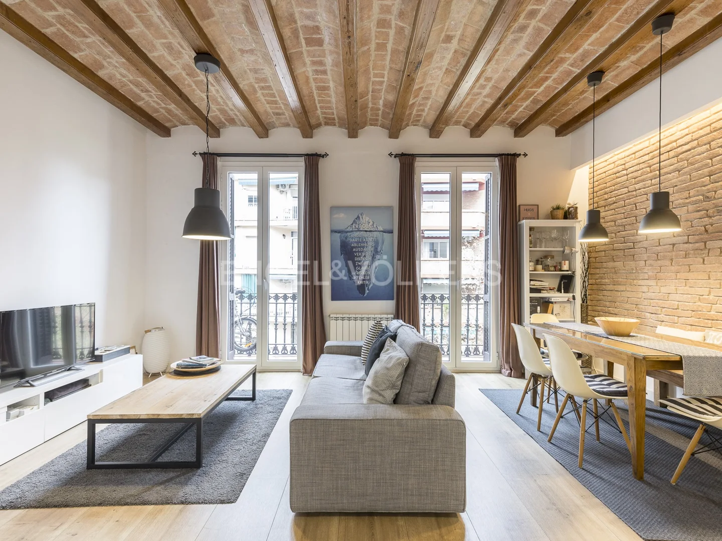 Spectacular high floor apartment in a classic building in Eixample.
